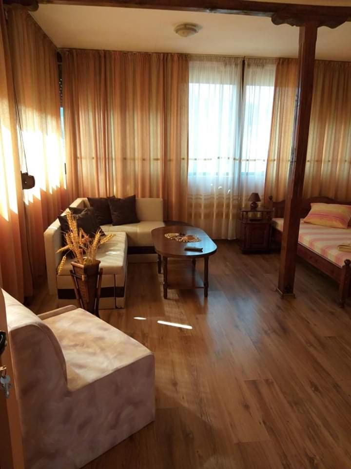 Double Room - Photo 6