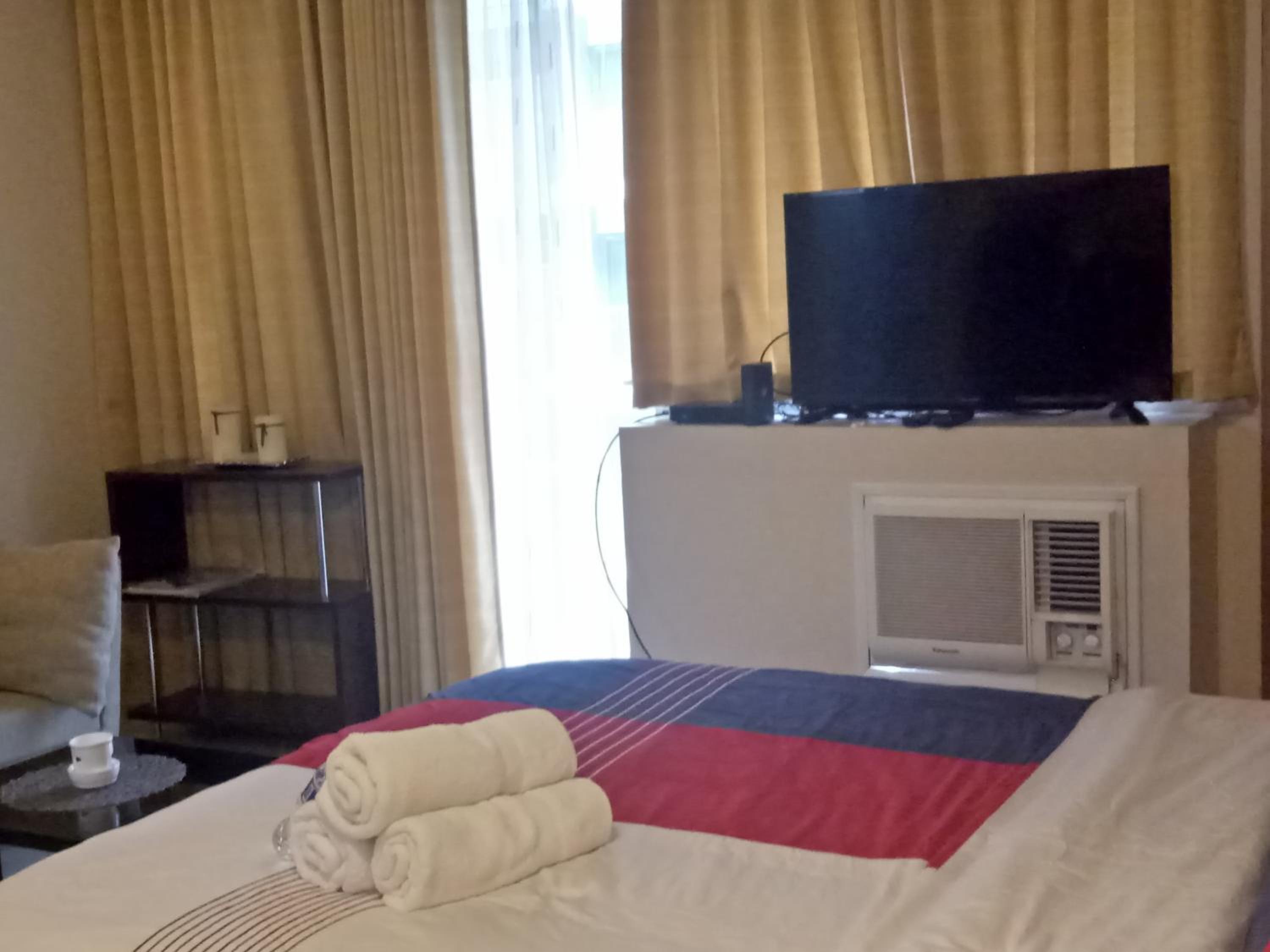Apartment with Balcony - Photo 5
