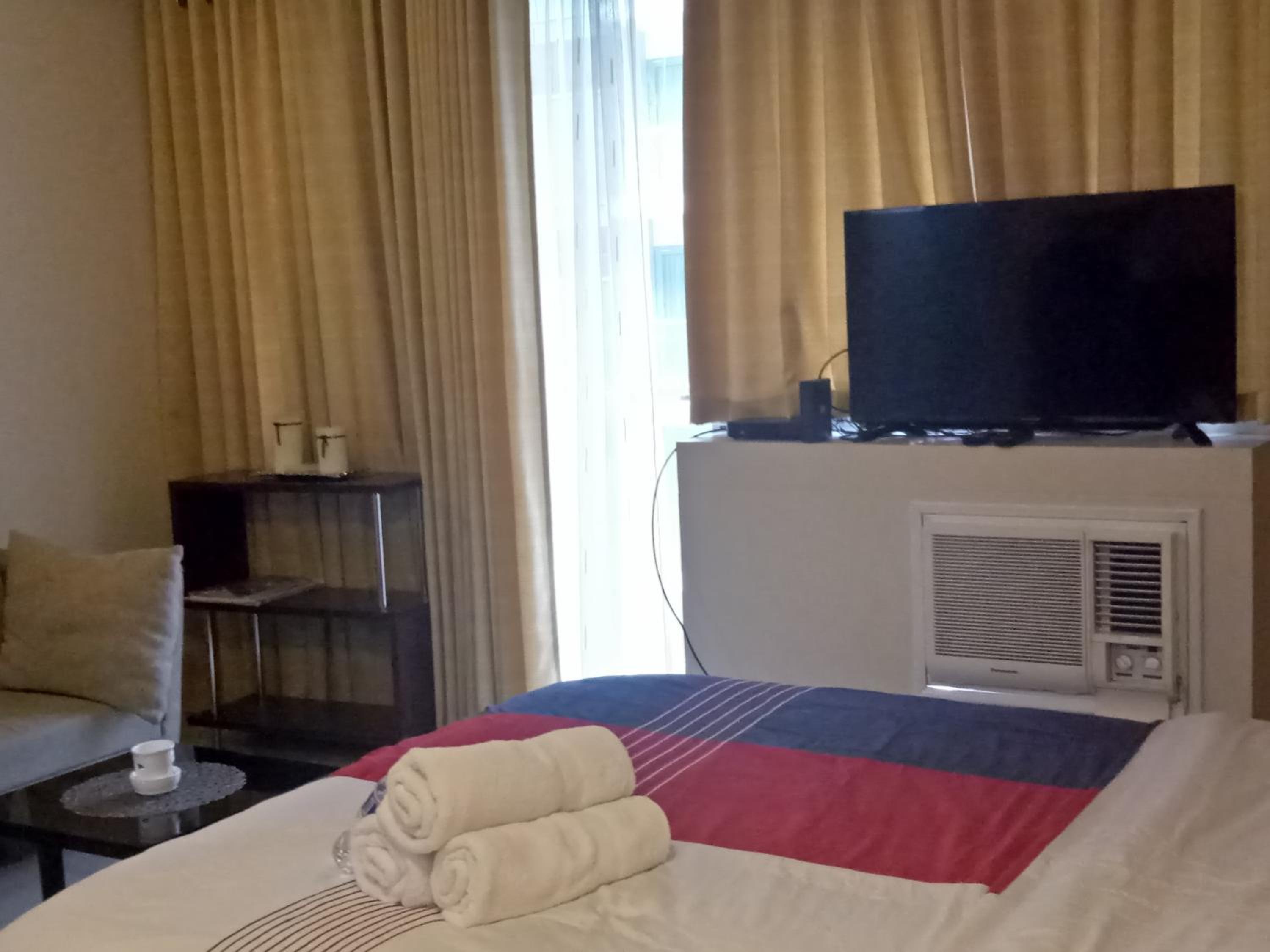 Apartment with Balcony - Photo 6