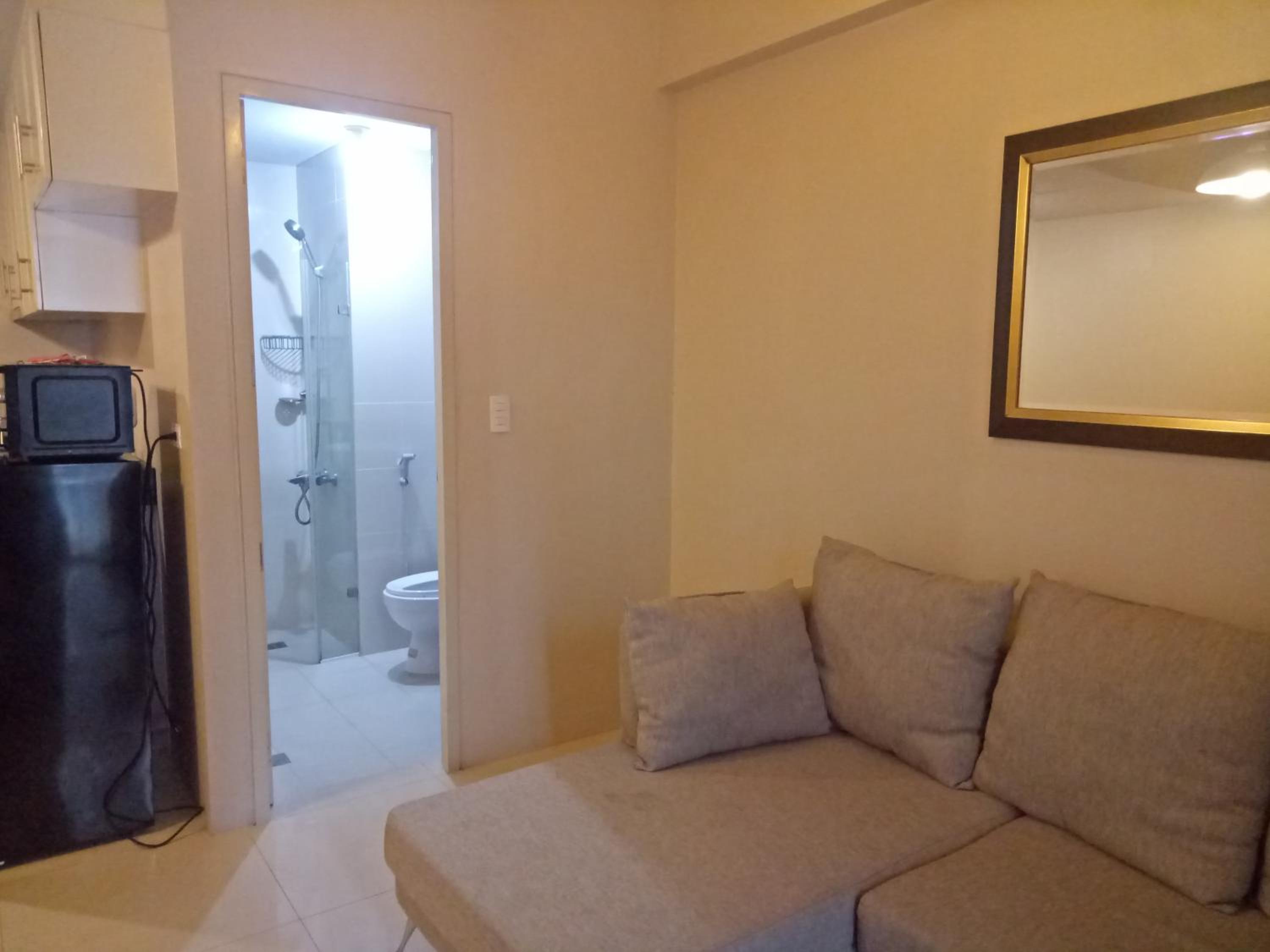 Apartment with Balcony - Photo 3