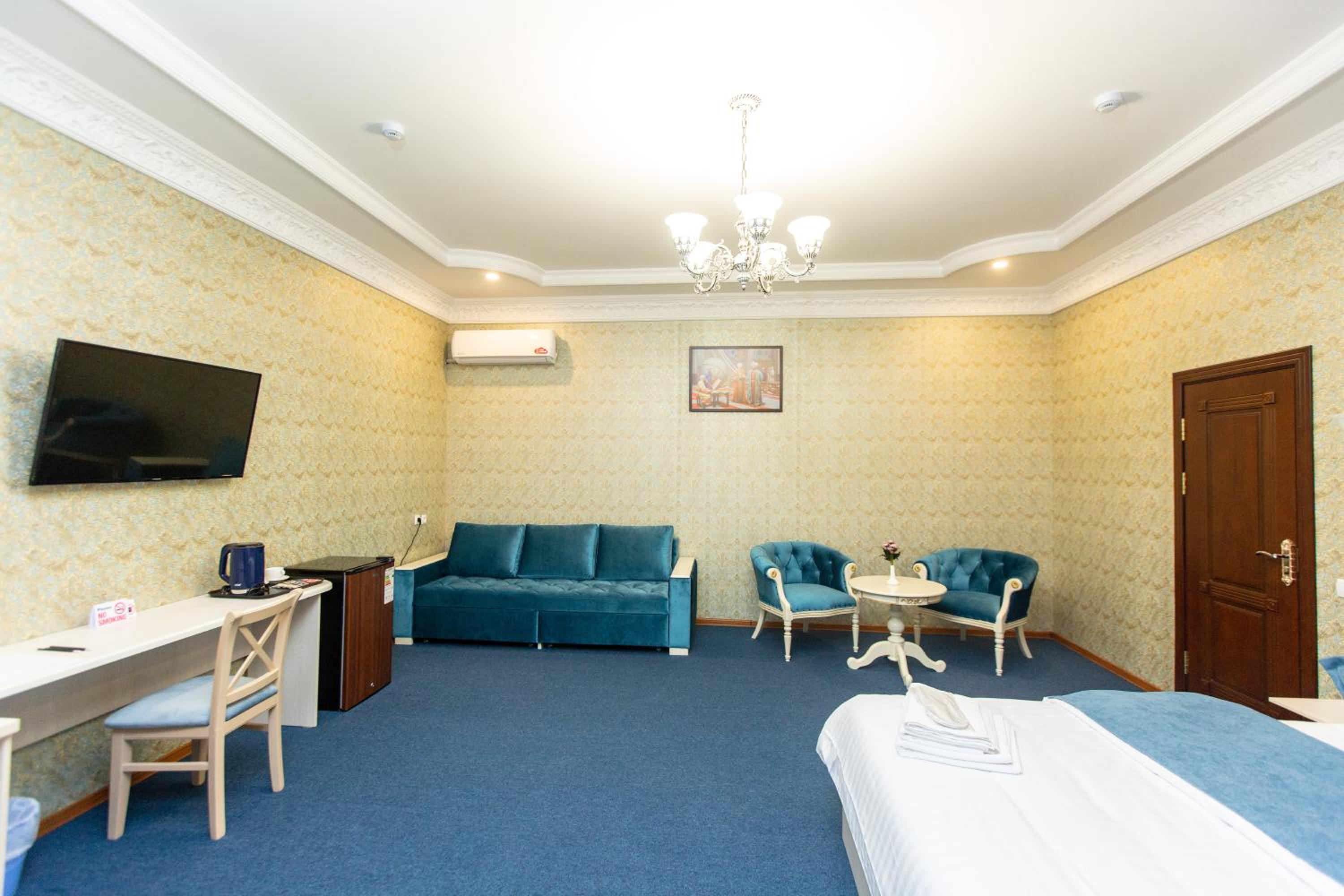 Deluxe Double Room with Extra Bed photo 3