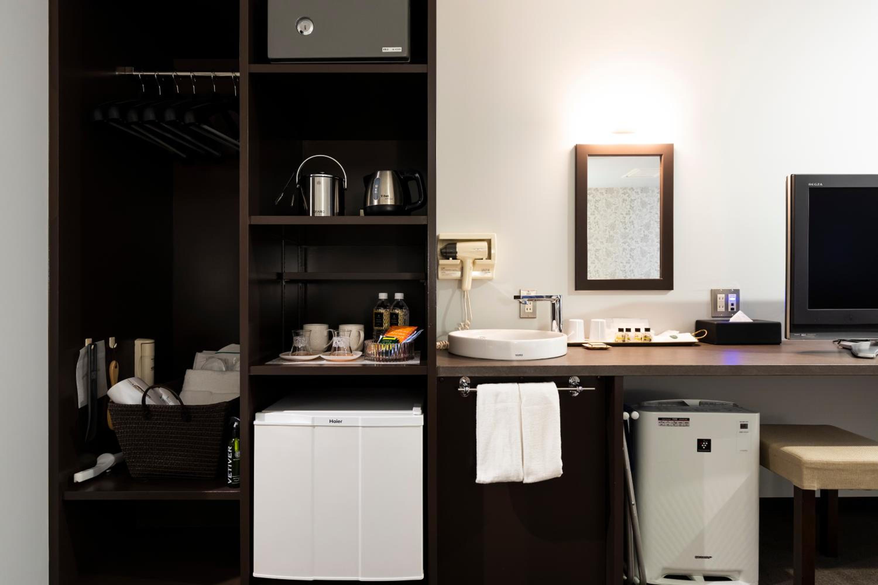 Twin Room - Photo 5