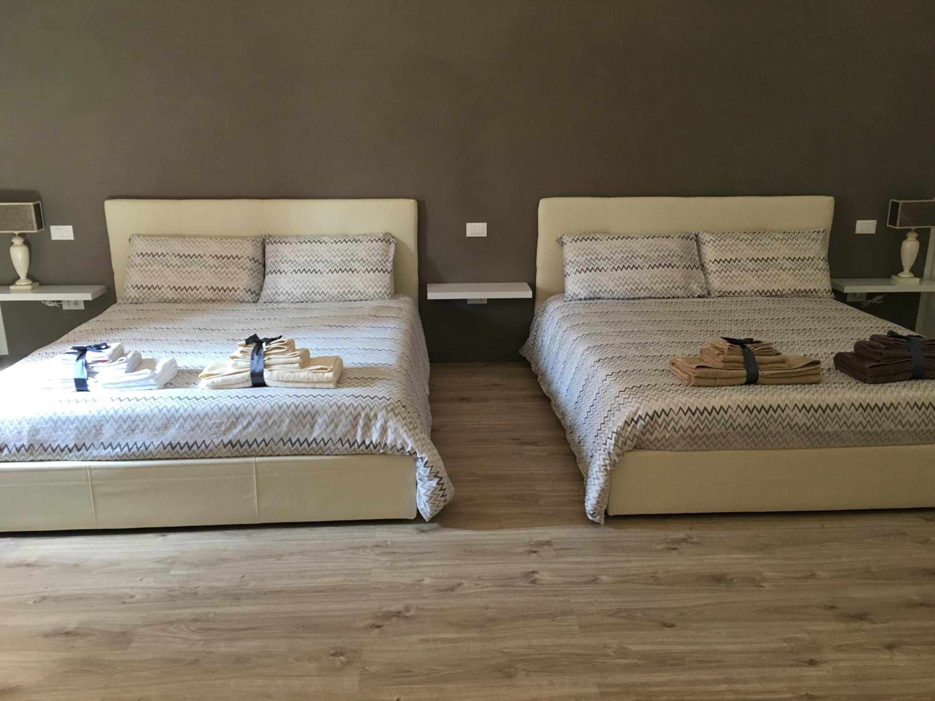 Quadruple Room with Private Bathroom - Photo 6