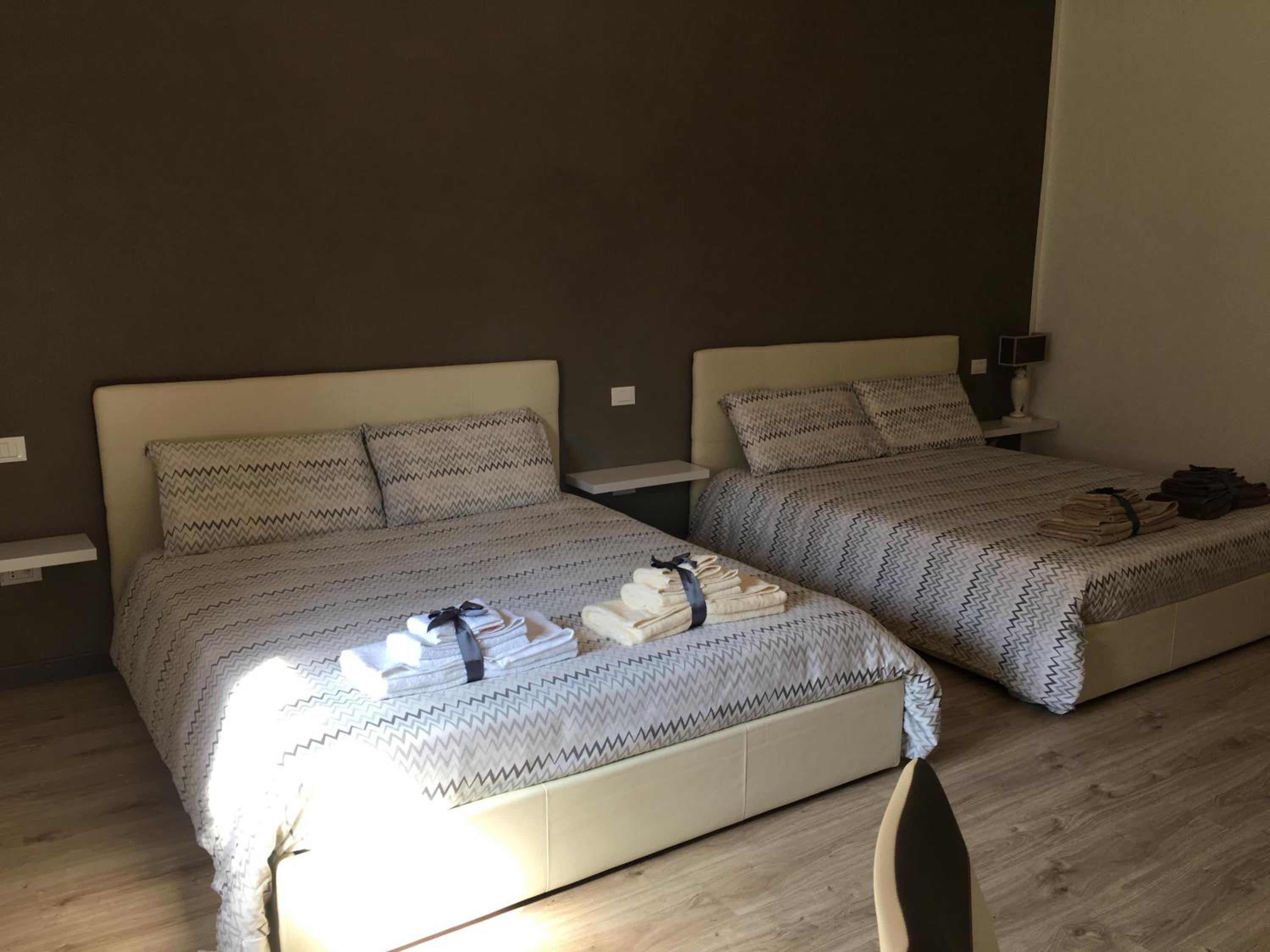 Quadruple Room with Private Bathroom - Photo 5