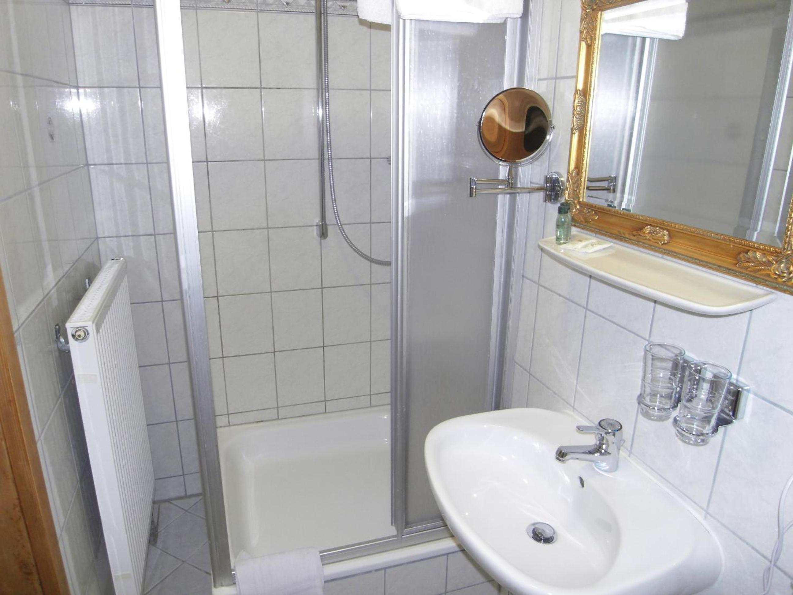 Triple Room with Bathroom - Photo 2