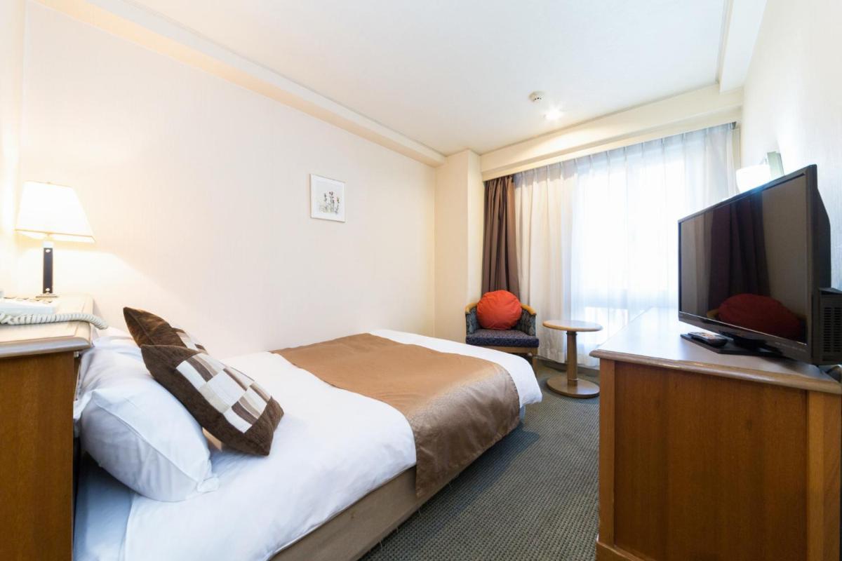 Economy Double Room with Small Double Bed - Smoking - Photo 2