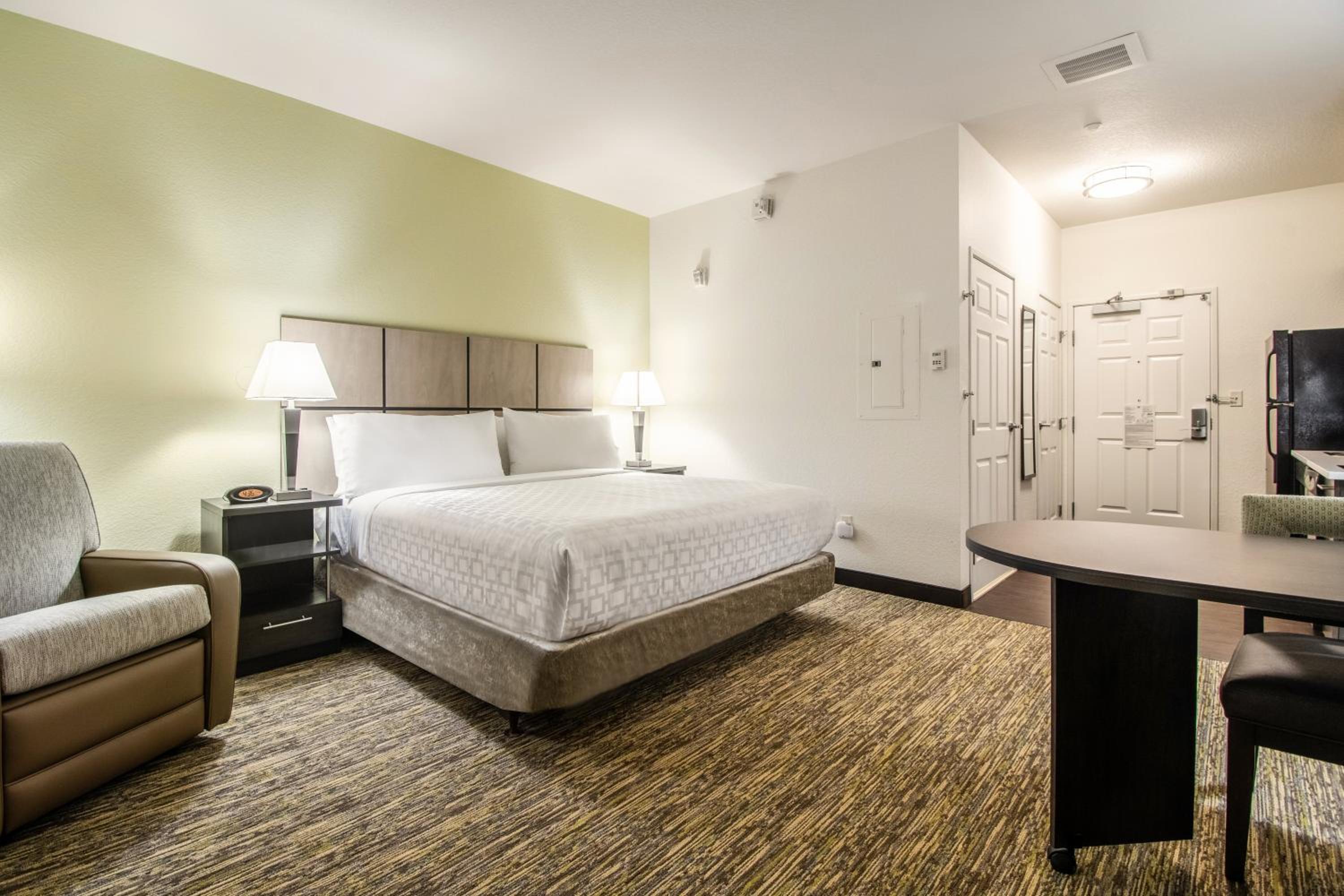 Queen Studio with Mobility Accessible Roll-In Shower