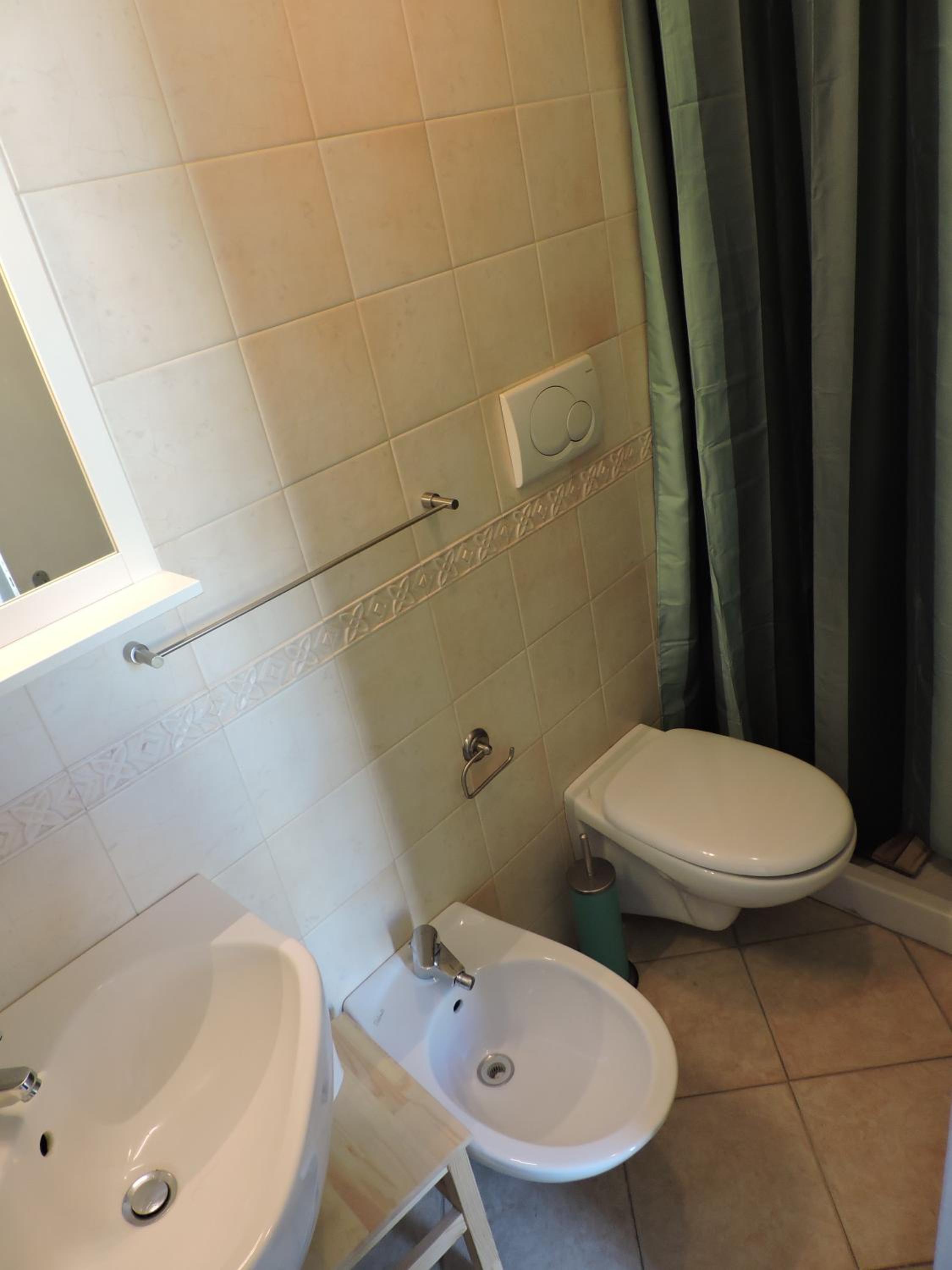 Large Double Room - Photo 3