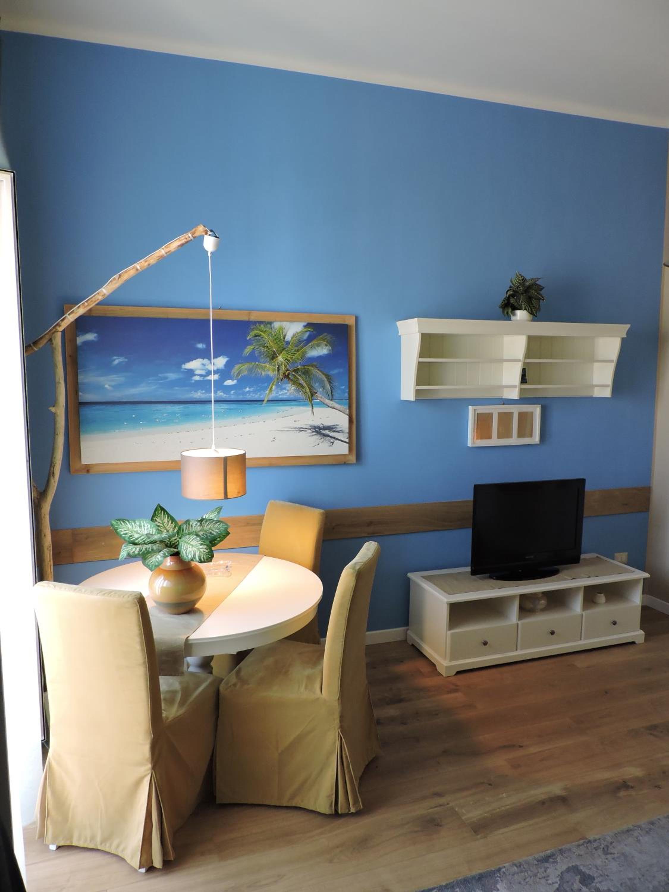 Family Room with Private Bathroom - Photo 12