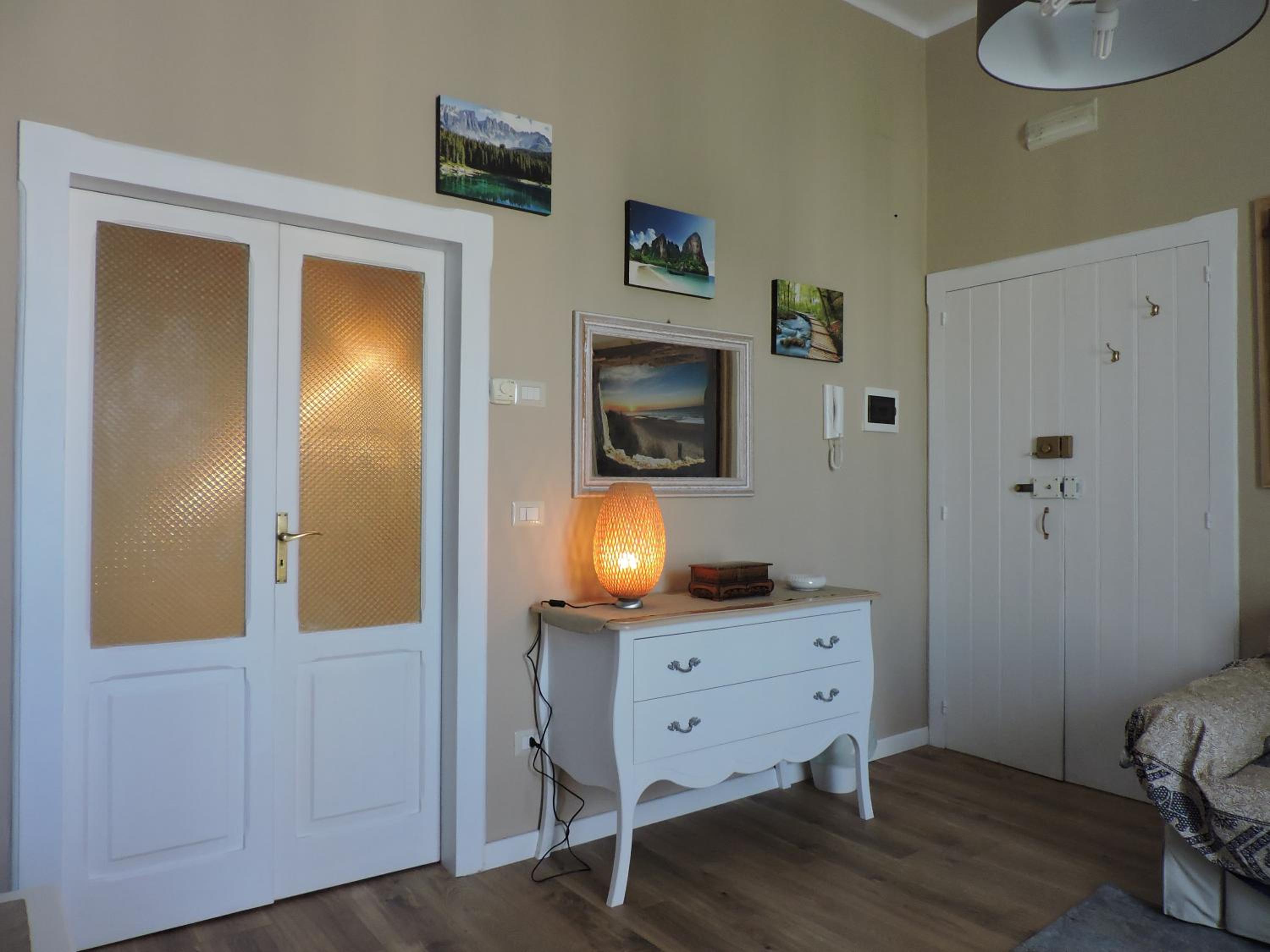 Family Room with Private Bathroom - Photo 17