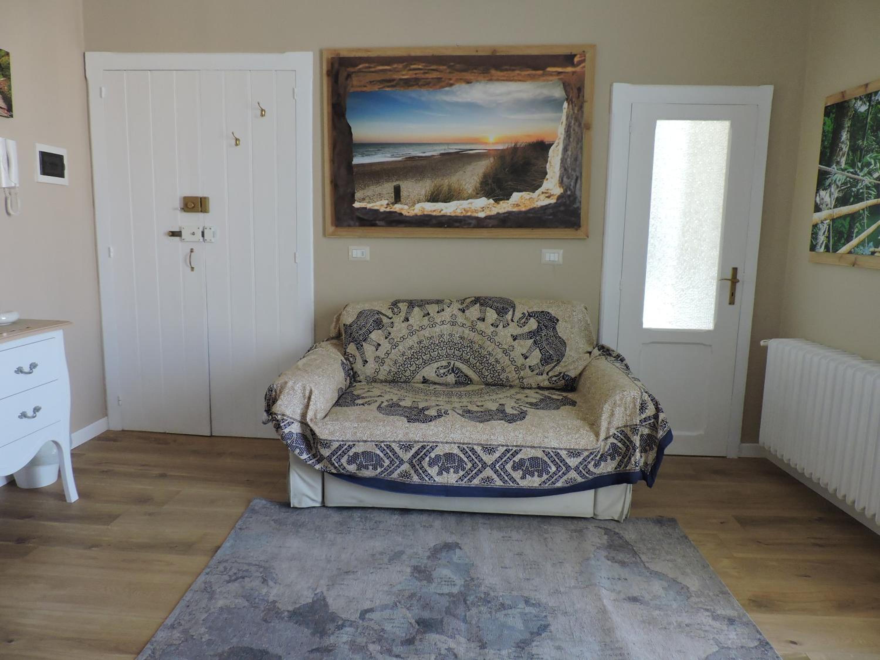 Family Room with Private Bathroom - Photo 19