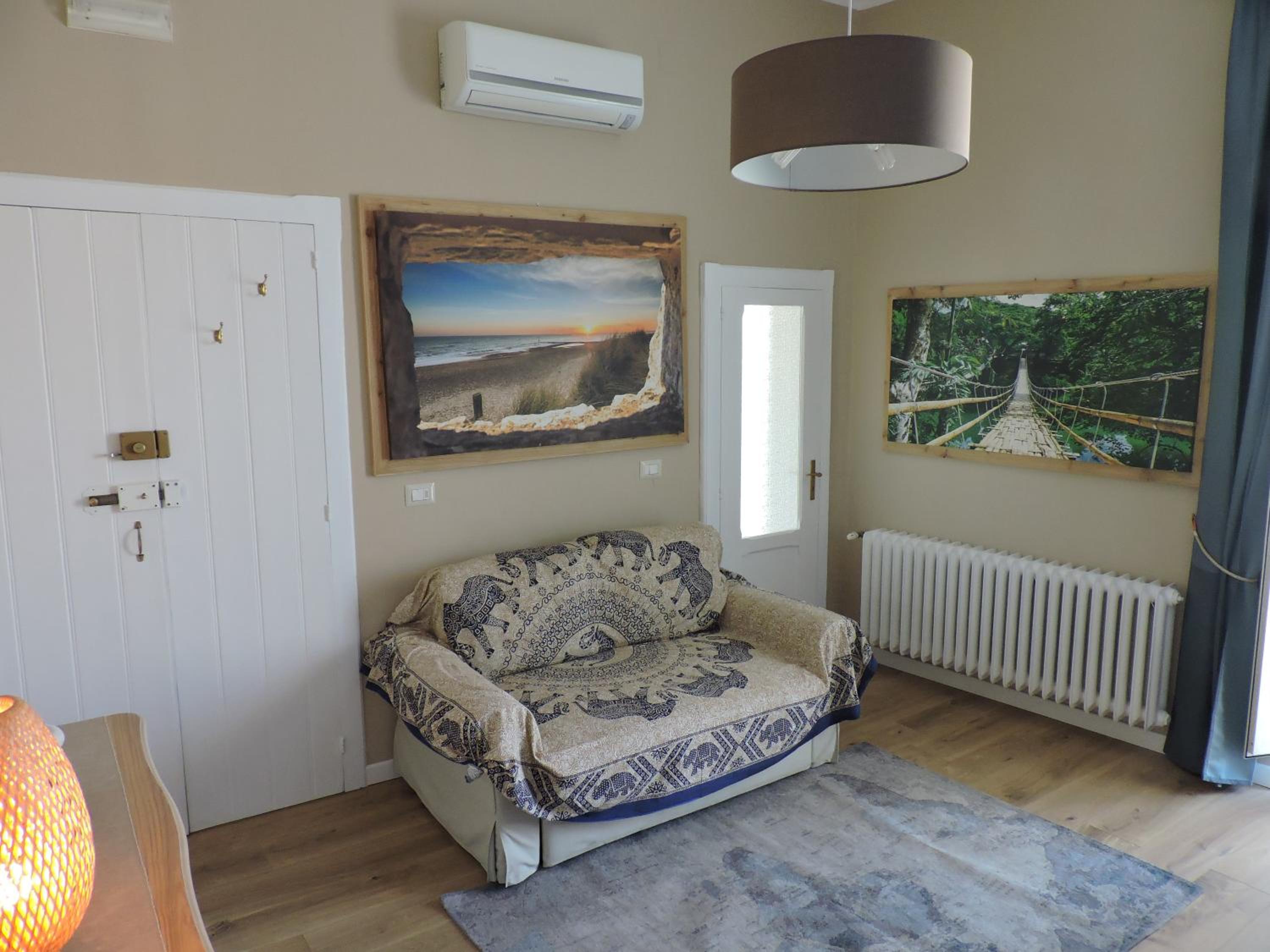 Family Room with Private Bathroom - Photo 18