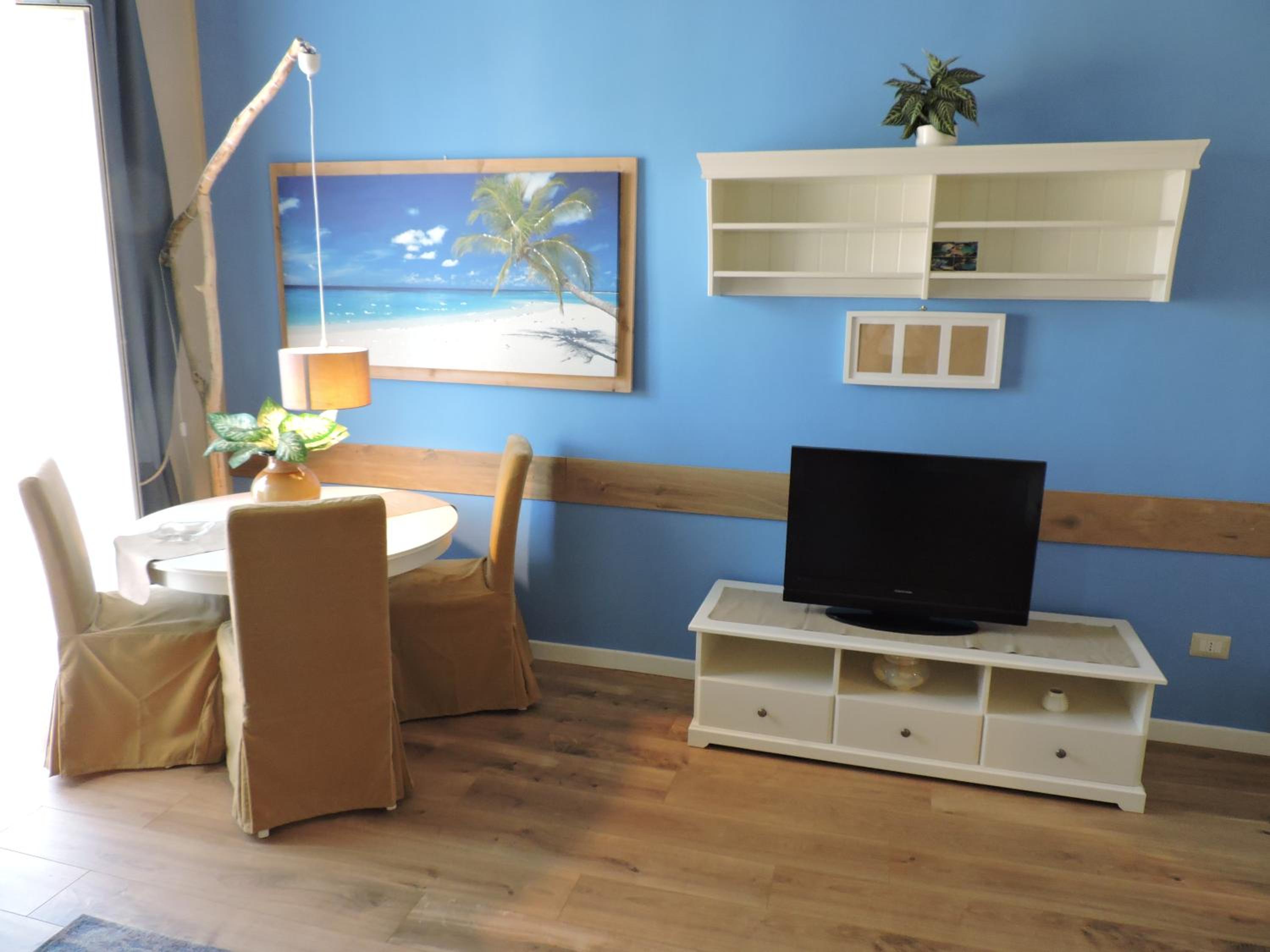 Family Room with Private Bathroom - Photo 15