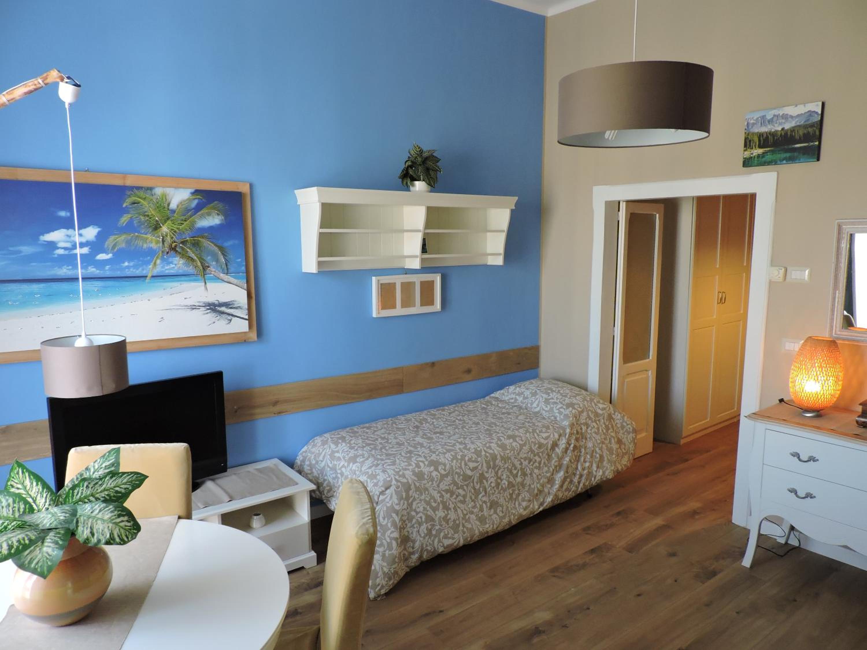 Family Room with Private Bathroom - Photo 22