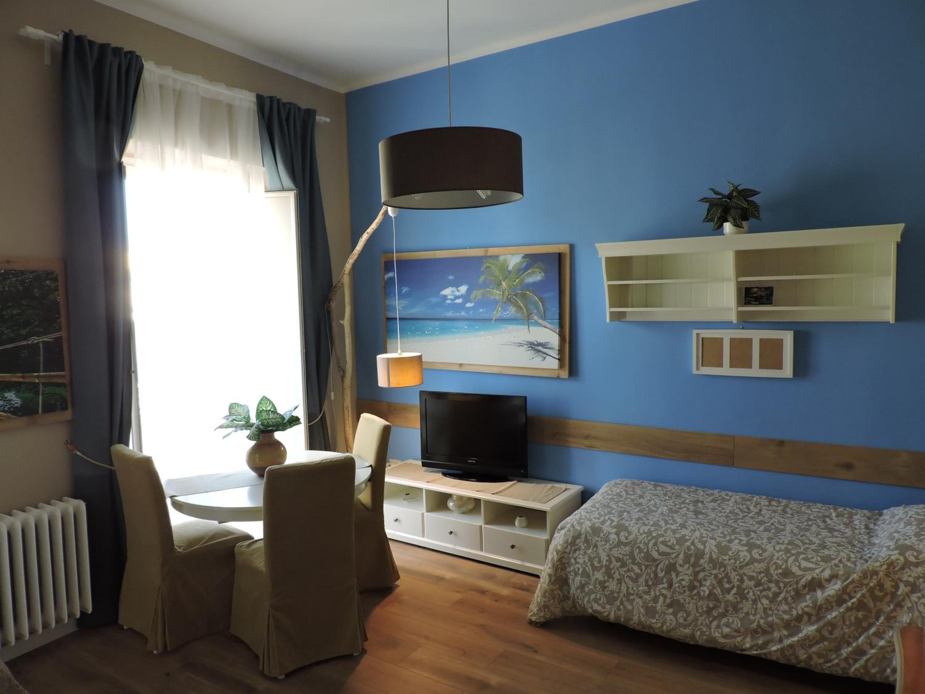Family Room with Private Bathroom - Photo 21
