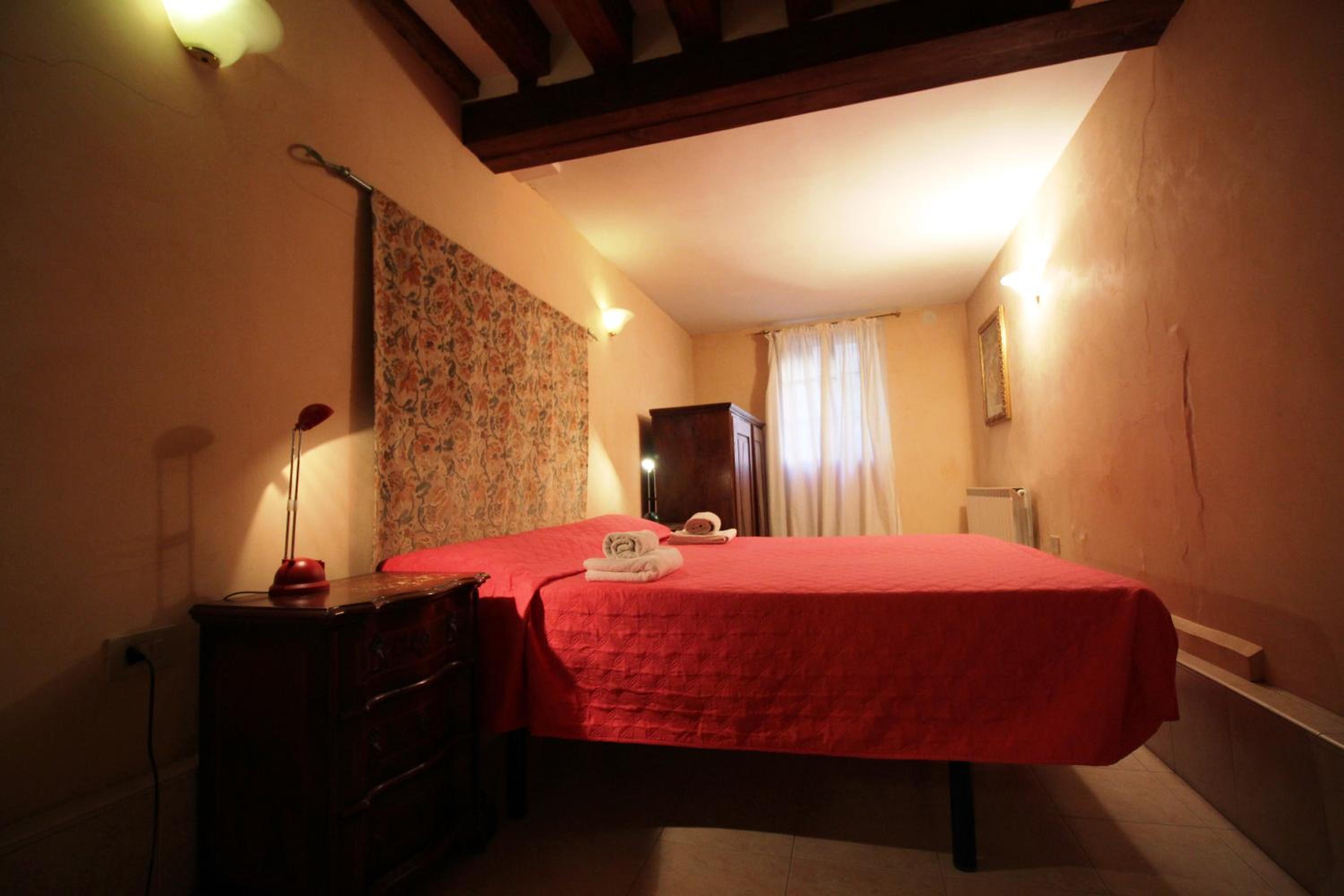 One Bedroom Apartment with Canal View (3 Adults) - 3289 Fondamenta dei Furlani, Castello photo 3