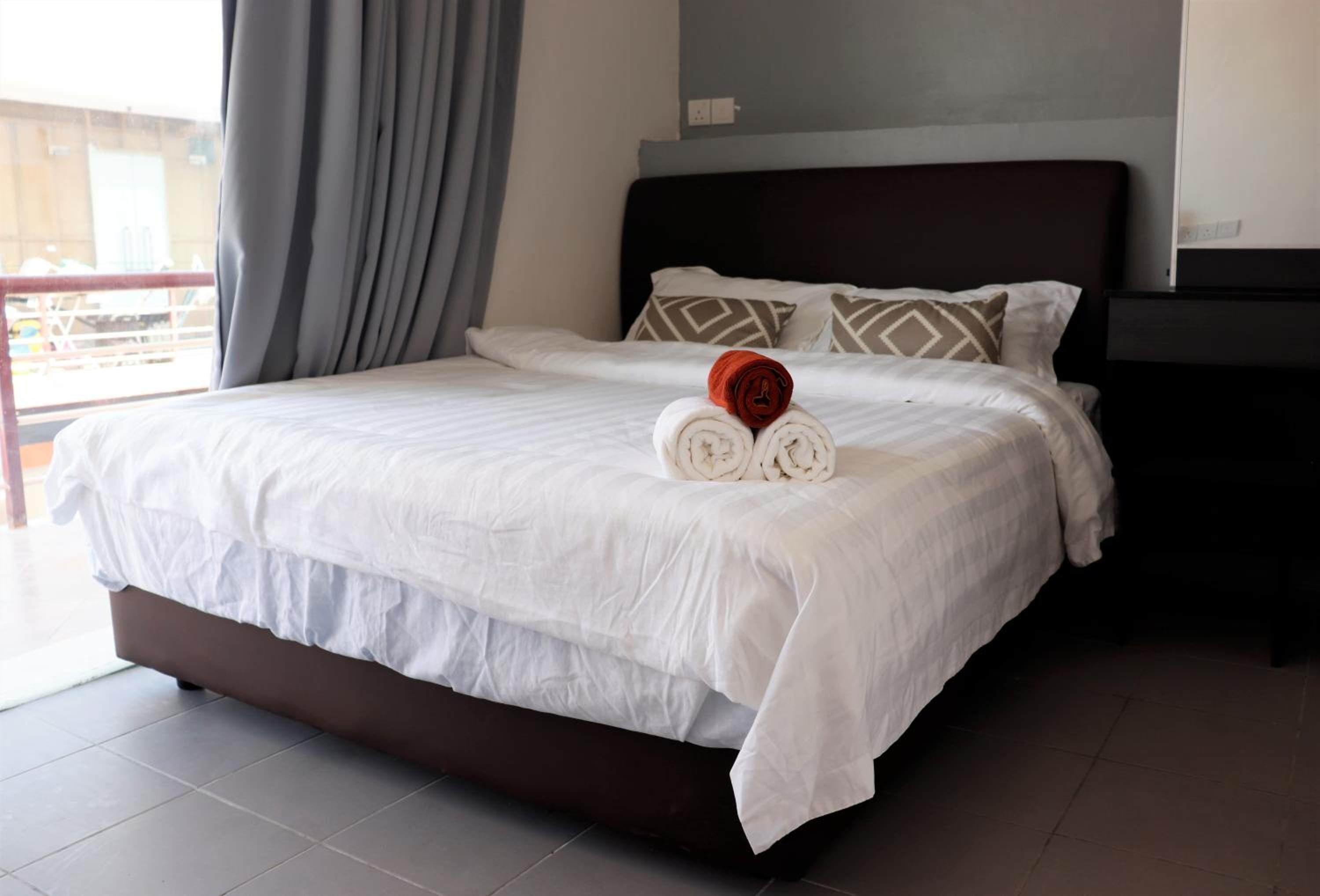 Deluxe Queen Room - Photo 2