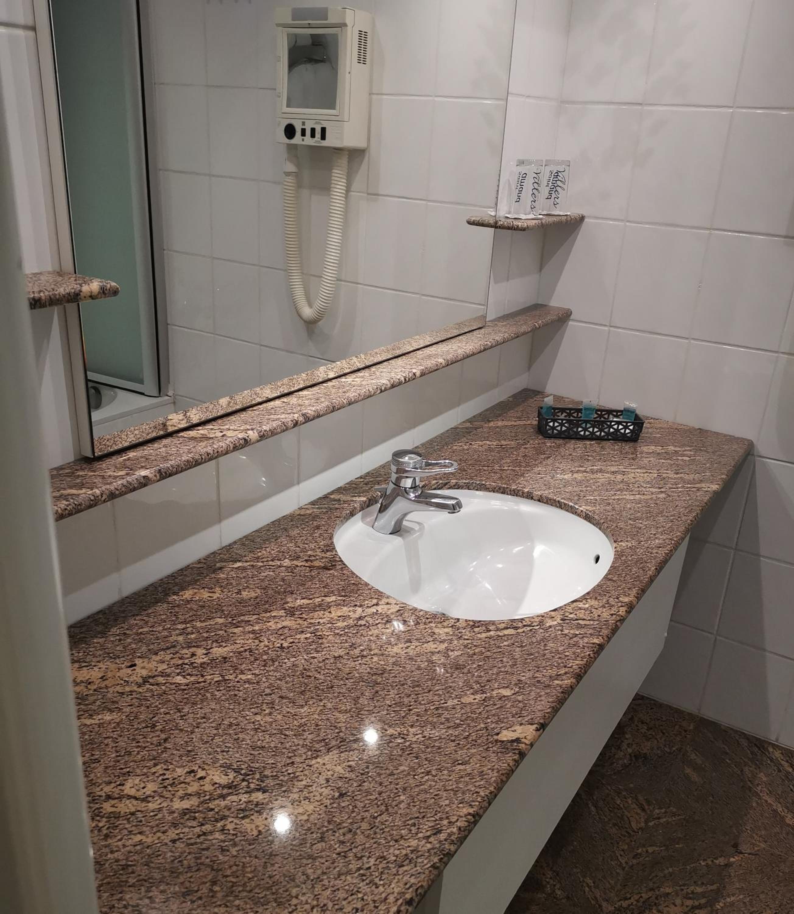 Triple Room - Photo 6