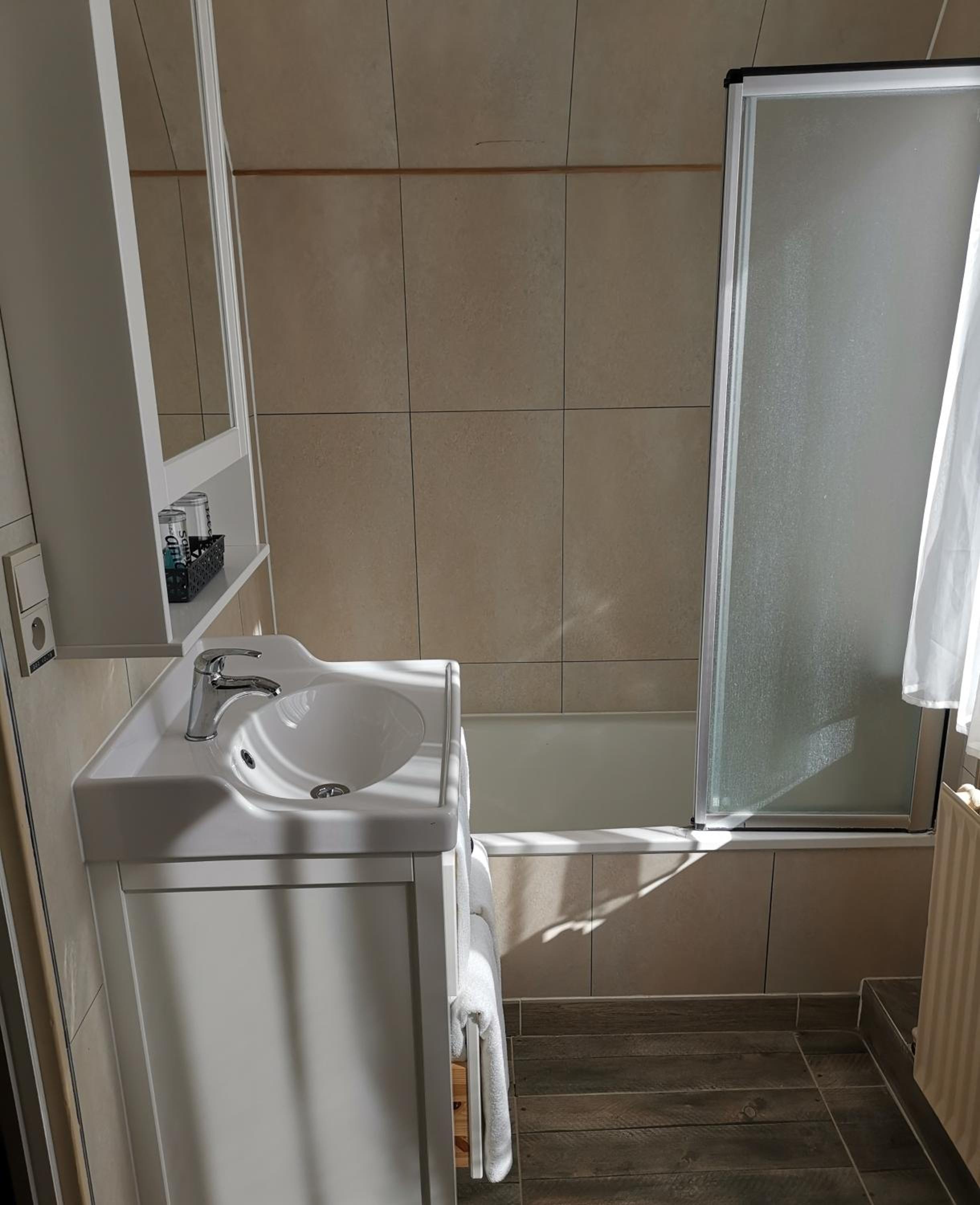 Double Room - Photo 3