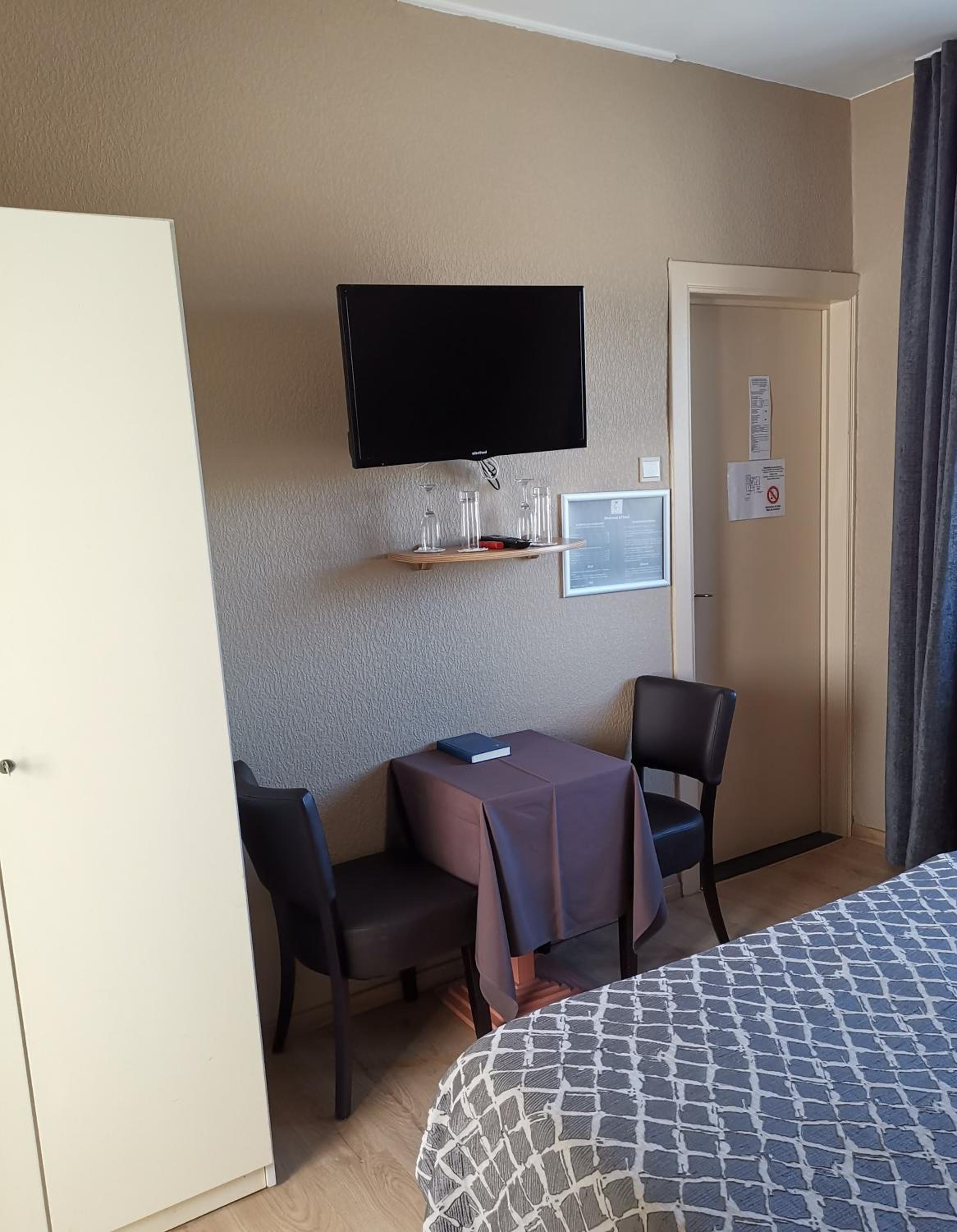 Double Room - Photo 2