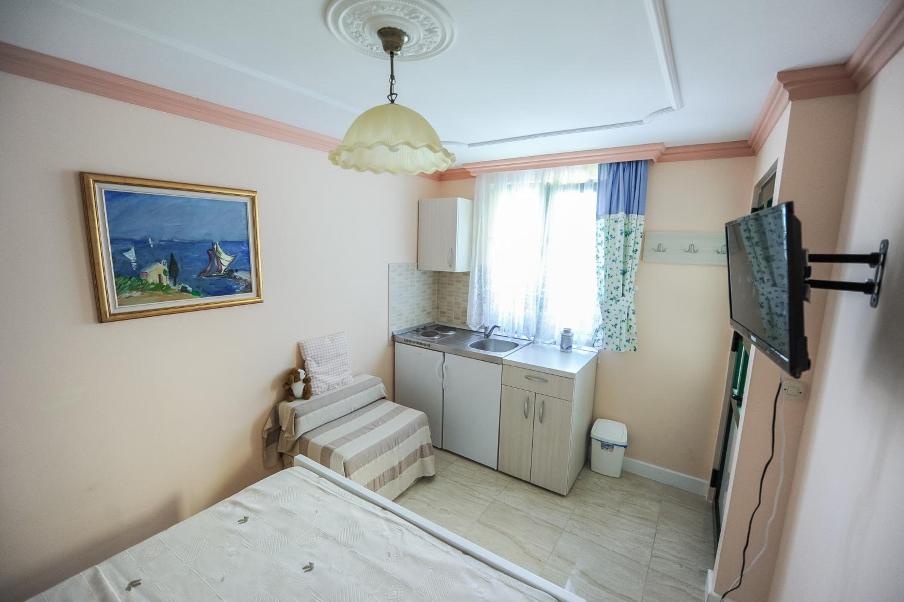 Studio Apartment photo 1