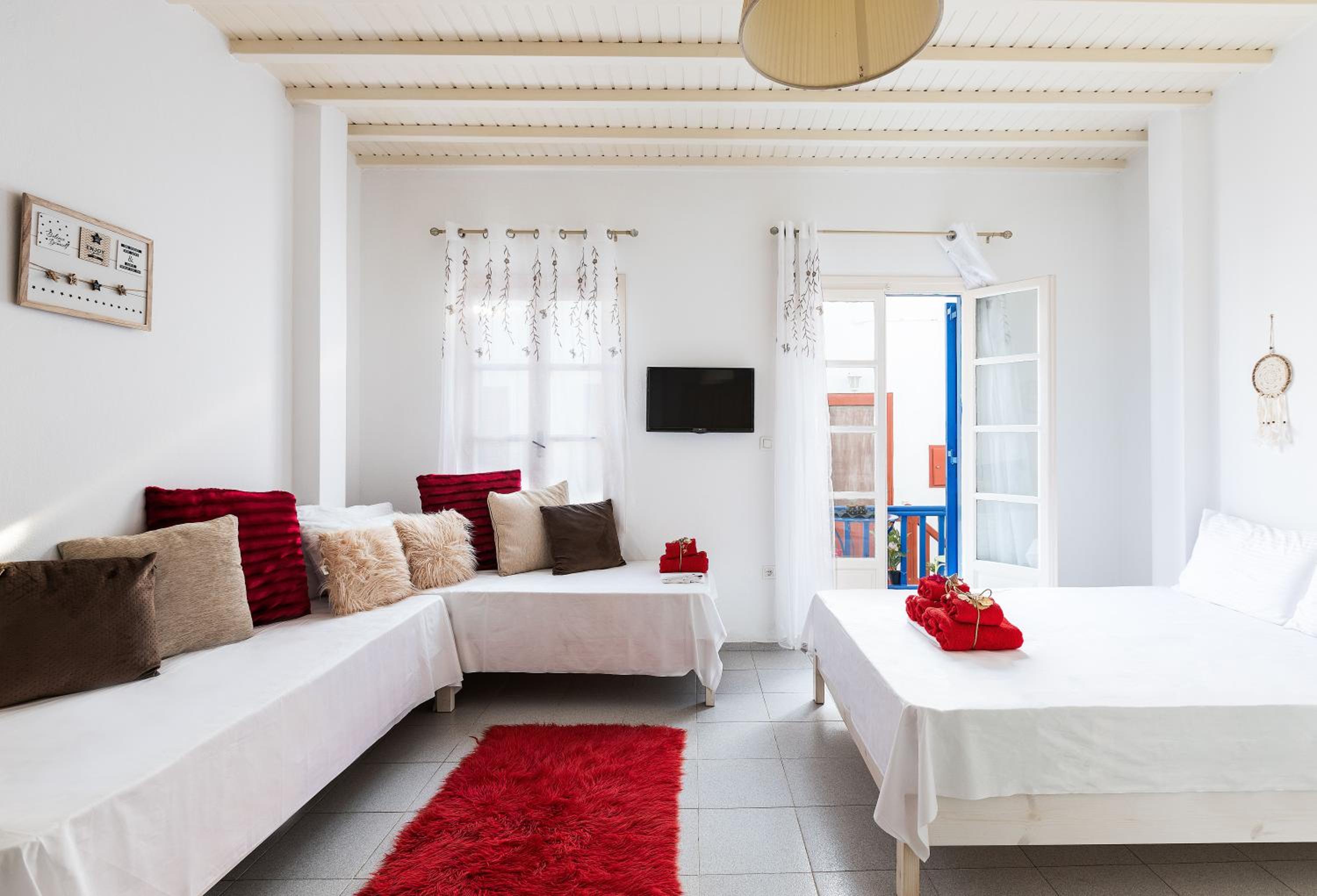 One-Bedroom Apartment - Photo 4