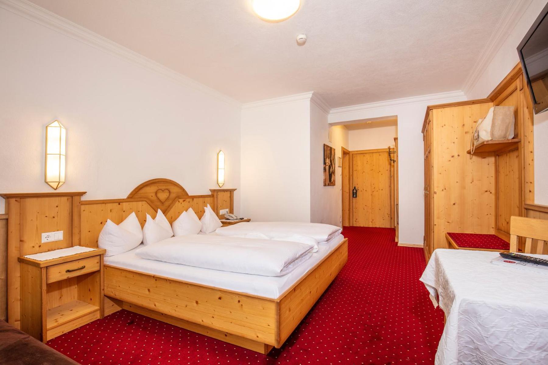 Standard Double Room - Photo 3