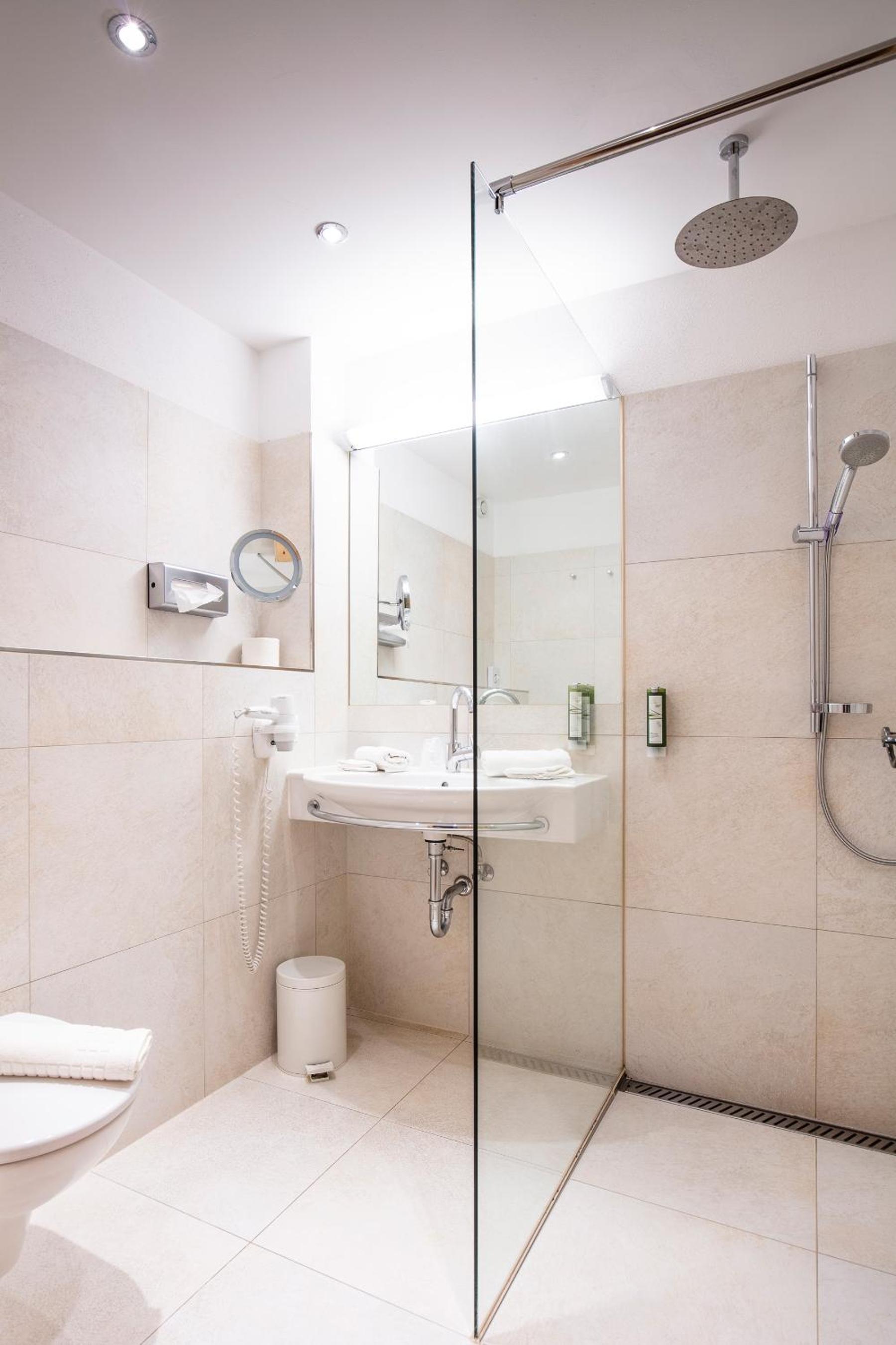 Standard Double Room - Photo 6