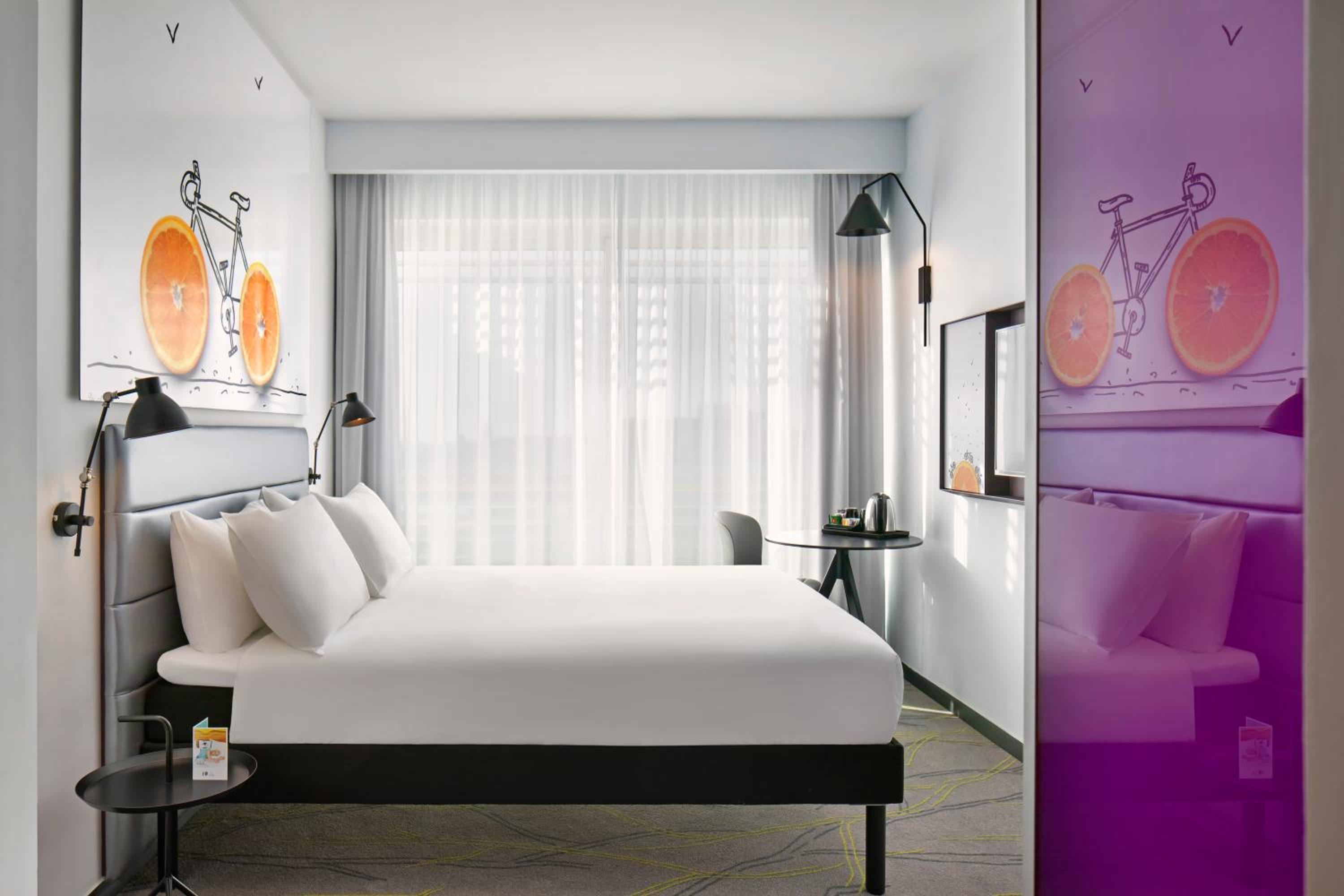 Superior Queen Room with City View - Photo 4