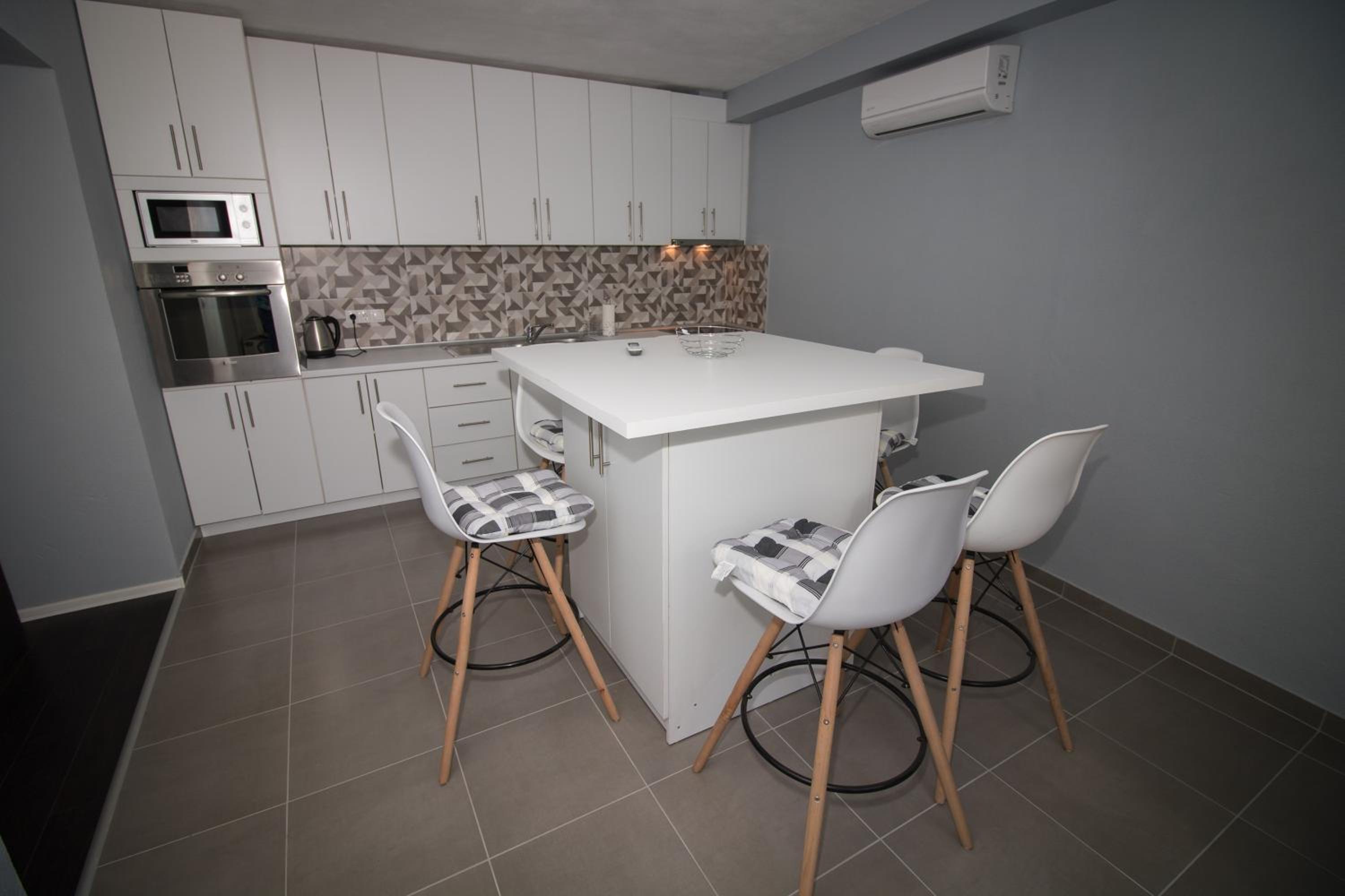 Deluxe King Suite