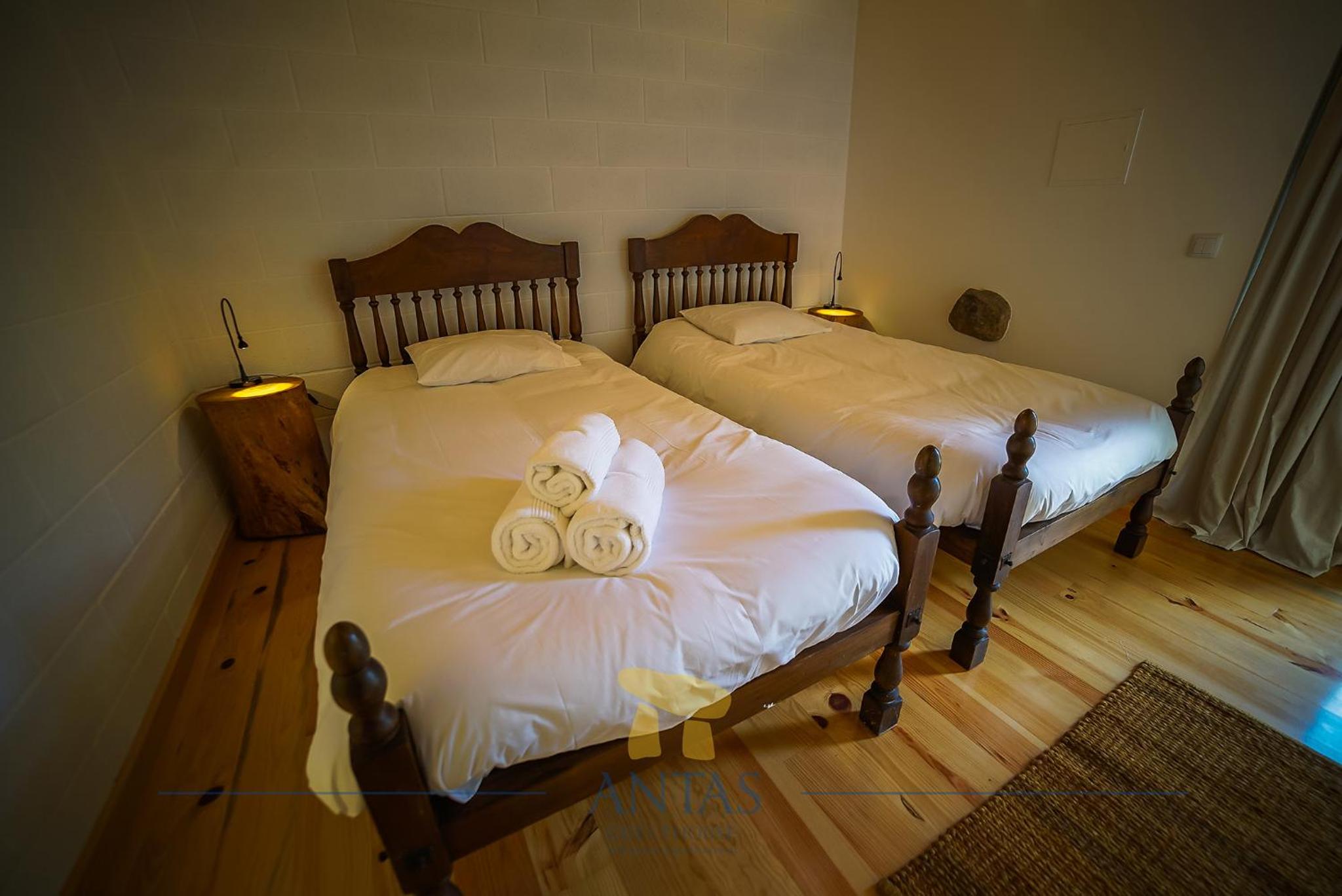 Twin Room with Bathroom - Photo 18