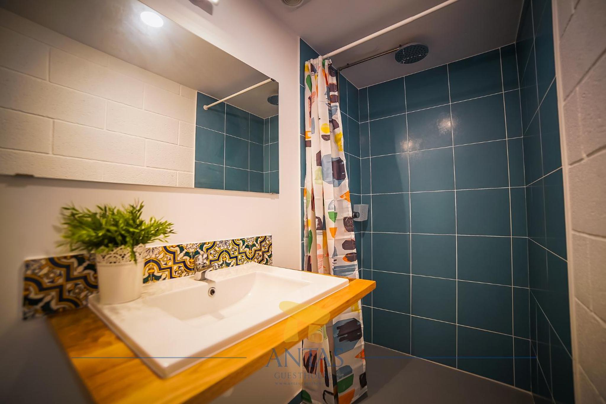 Twin Room with Bathroom - Photo 16