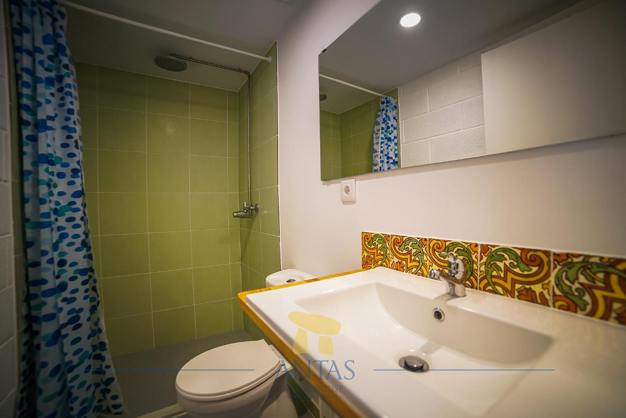 Large Double Room - Photo 11