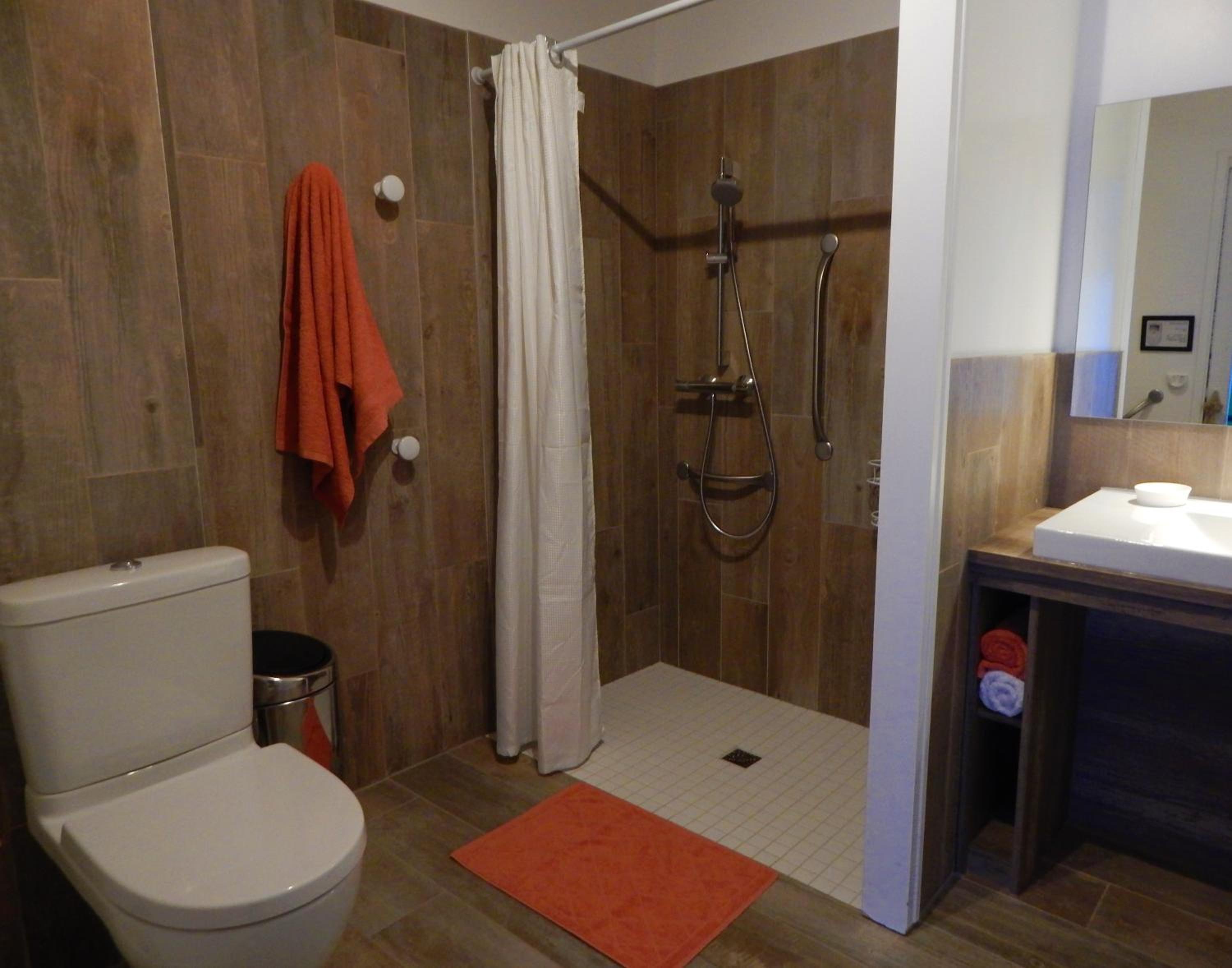 Double Room - Disability Access photo 3
