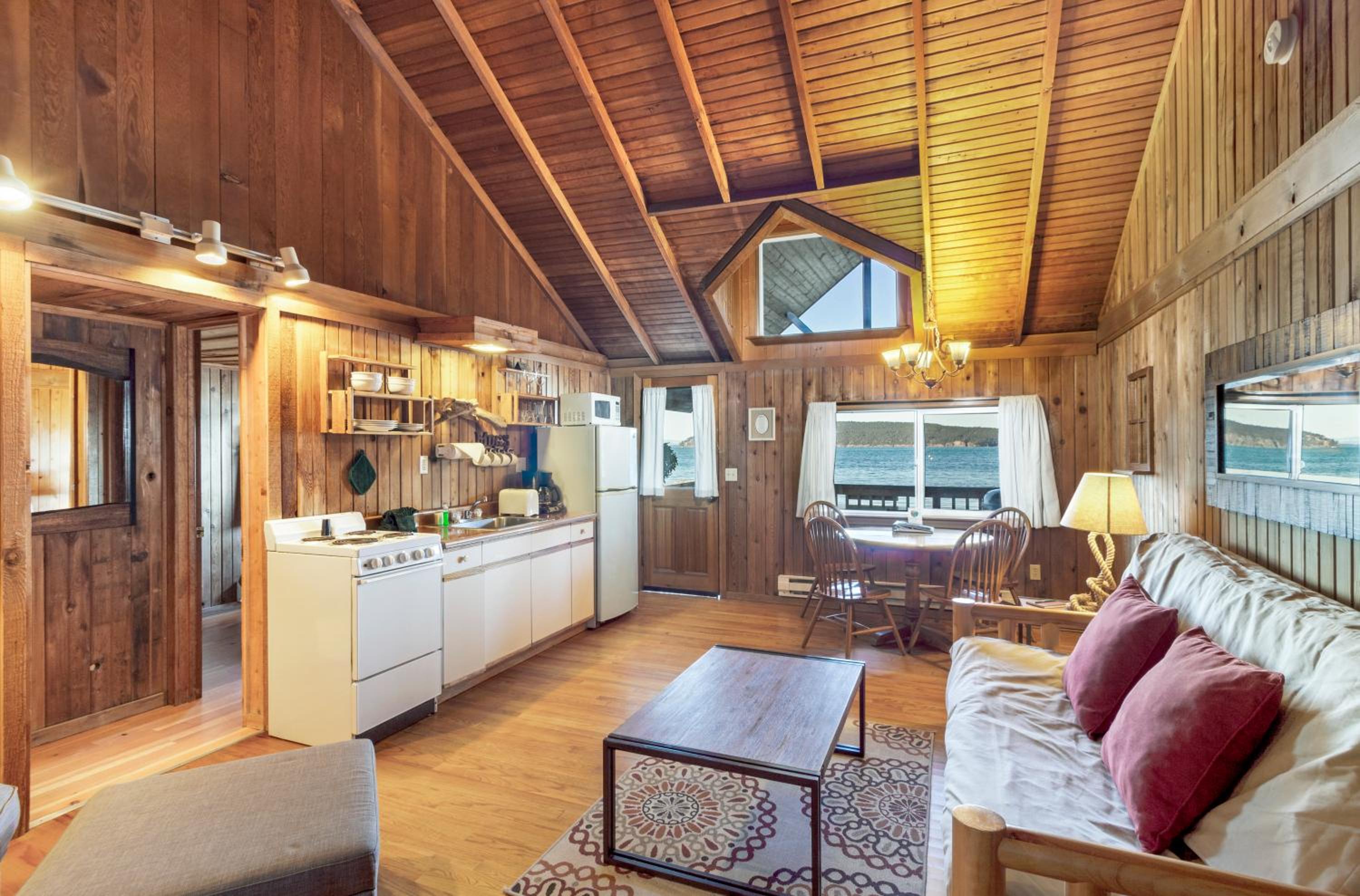 One-Bedroom Cottage (No pets) photo 3
