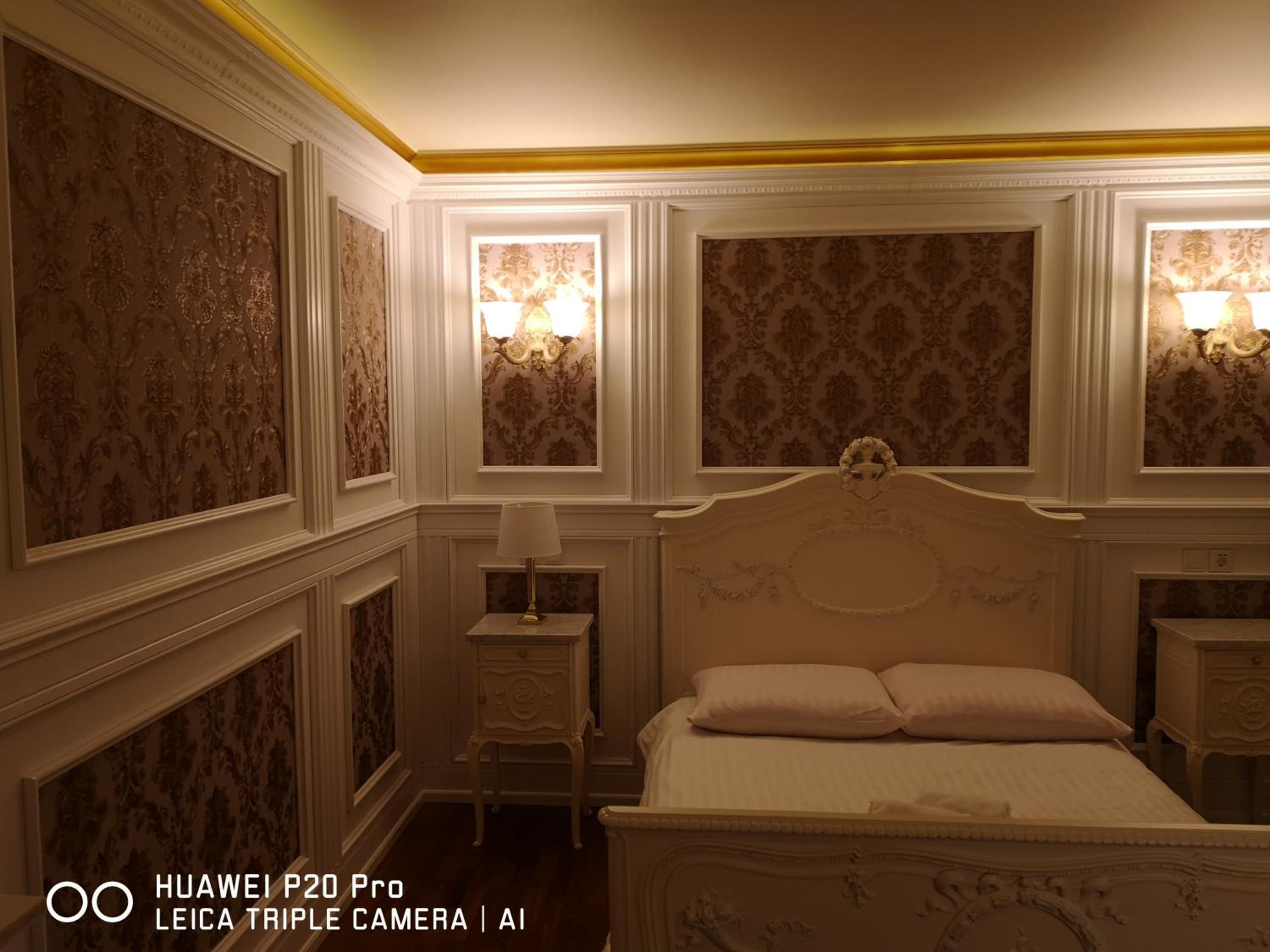 Deluxe King Room - Photo 4