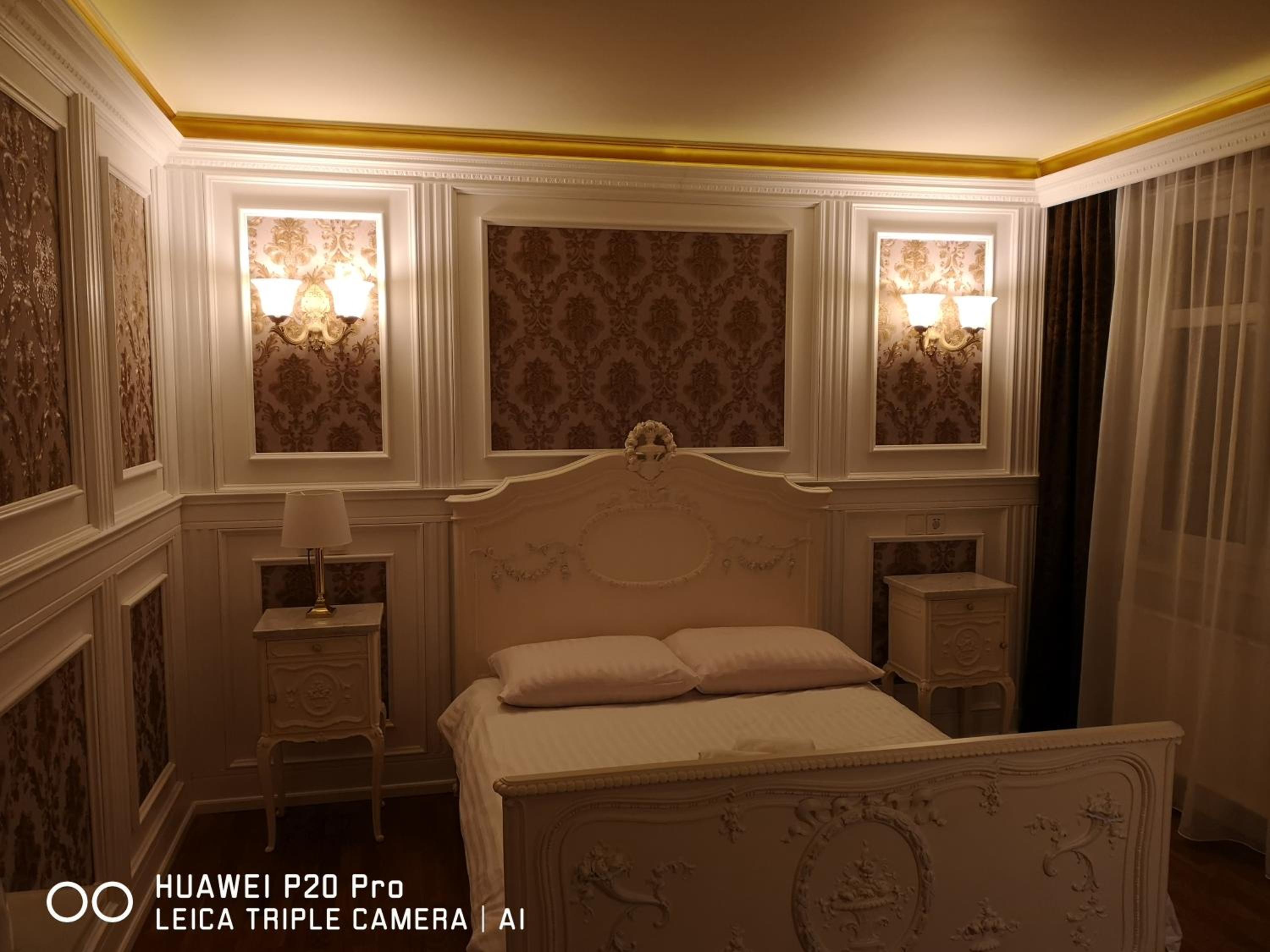 Deluxe King Room - Photo 6