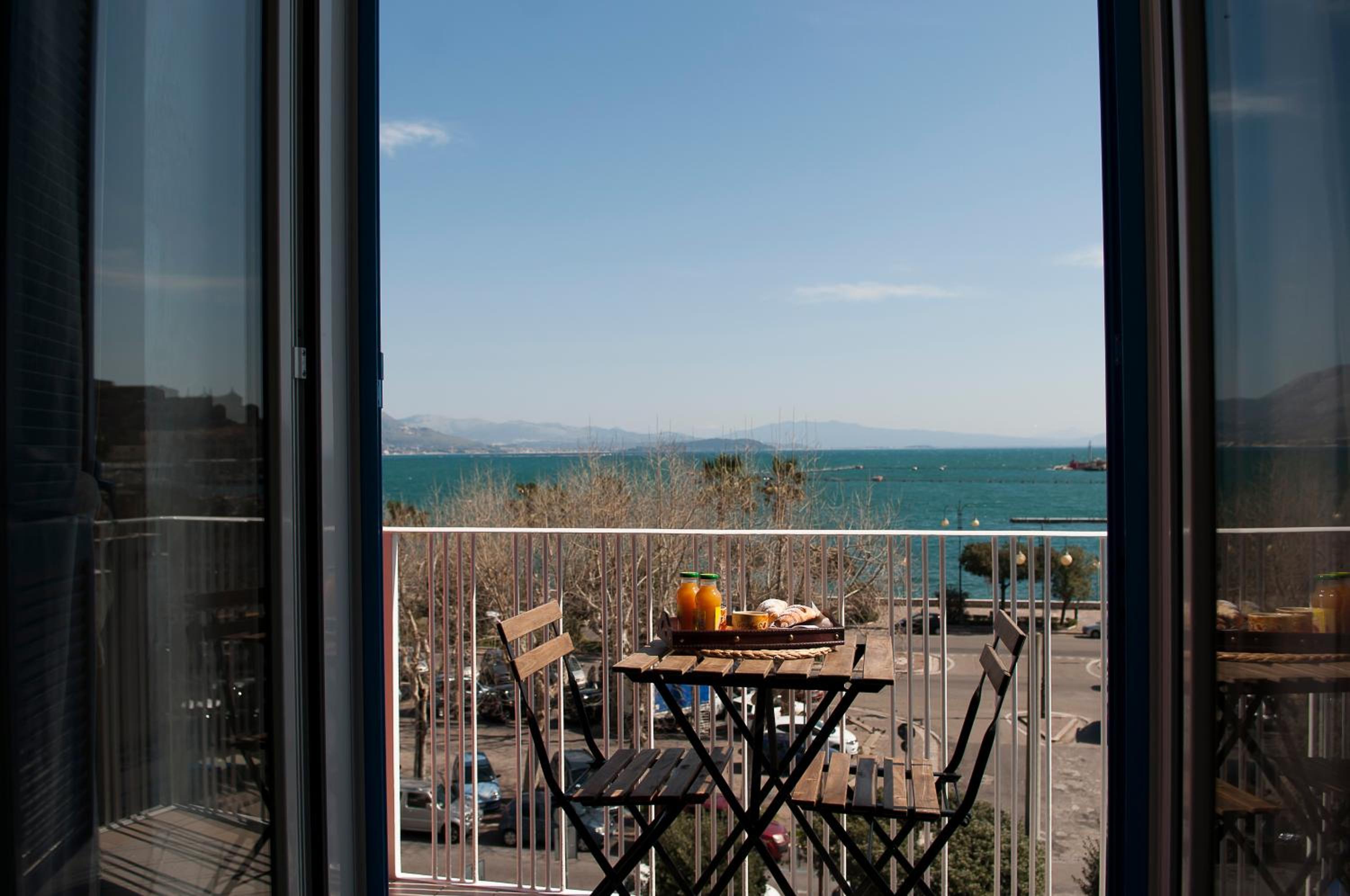 Double Room with Private External Bathroom, Balcony and Sea View photo 2