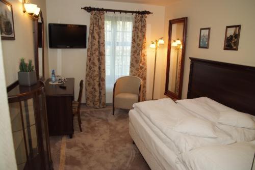 Double or Twin Room - Photo 2
