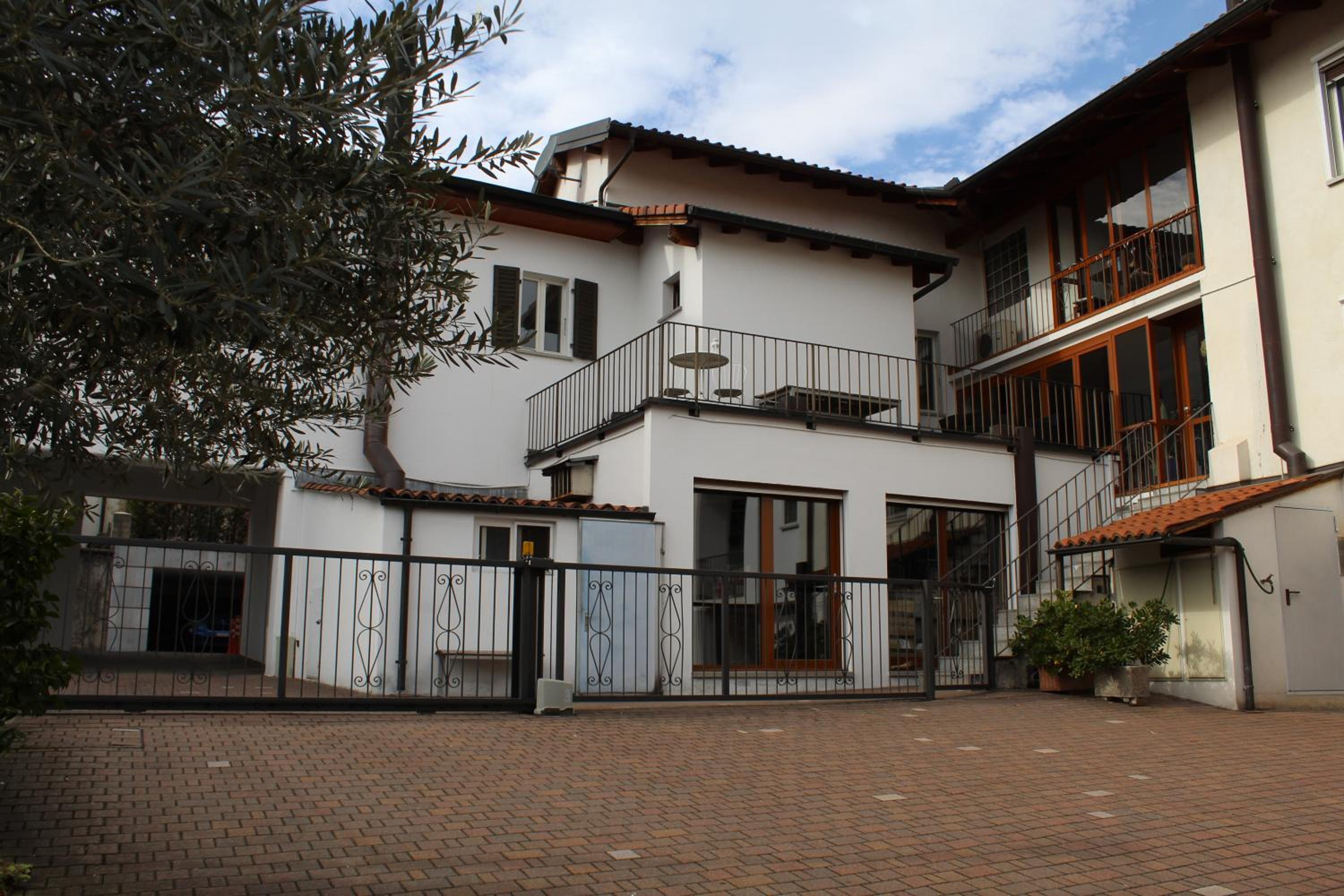 Three-Bedroom Apartment - Photo 3