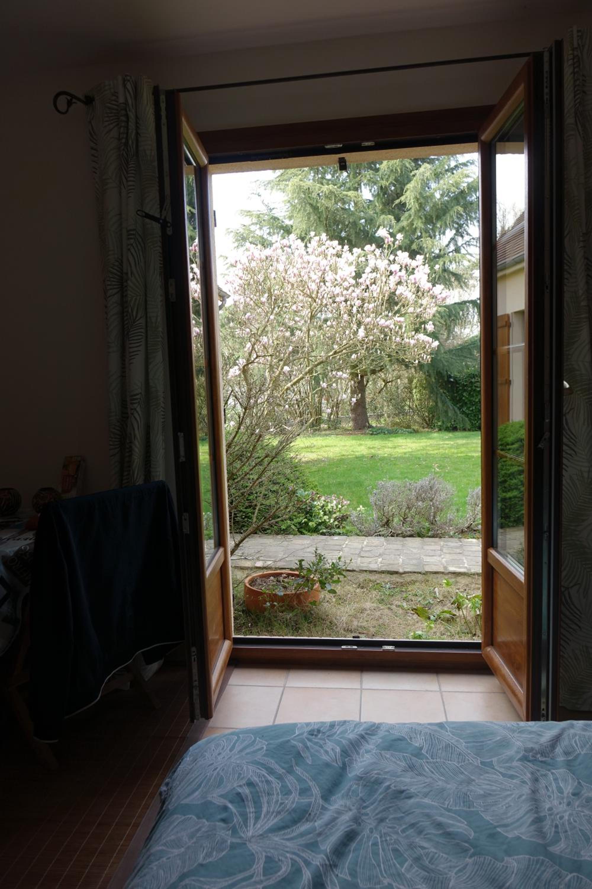 Large Double Room - Photo 6