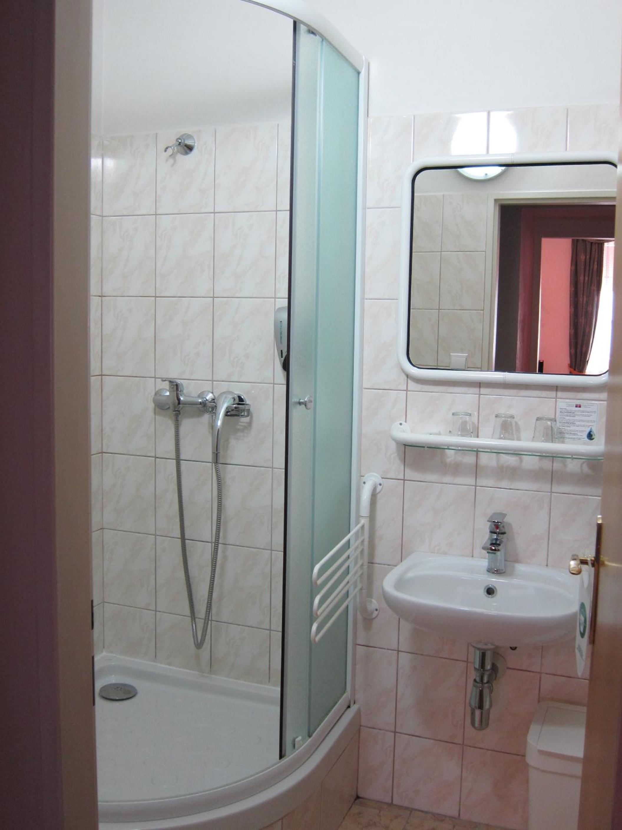 Double or Twin Room - Photo 2