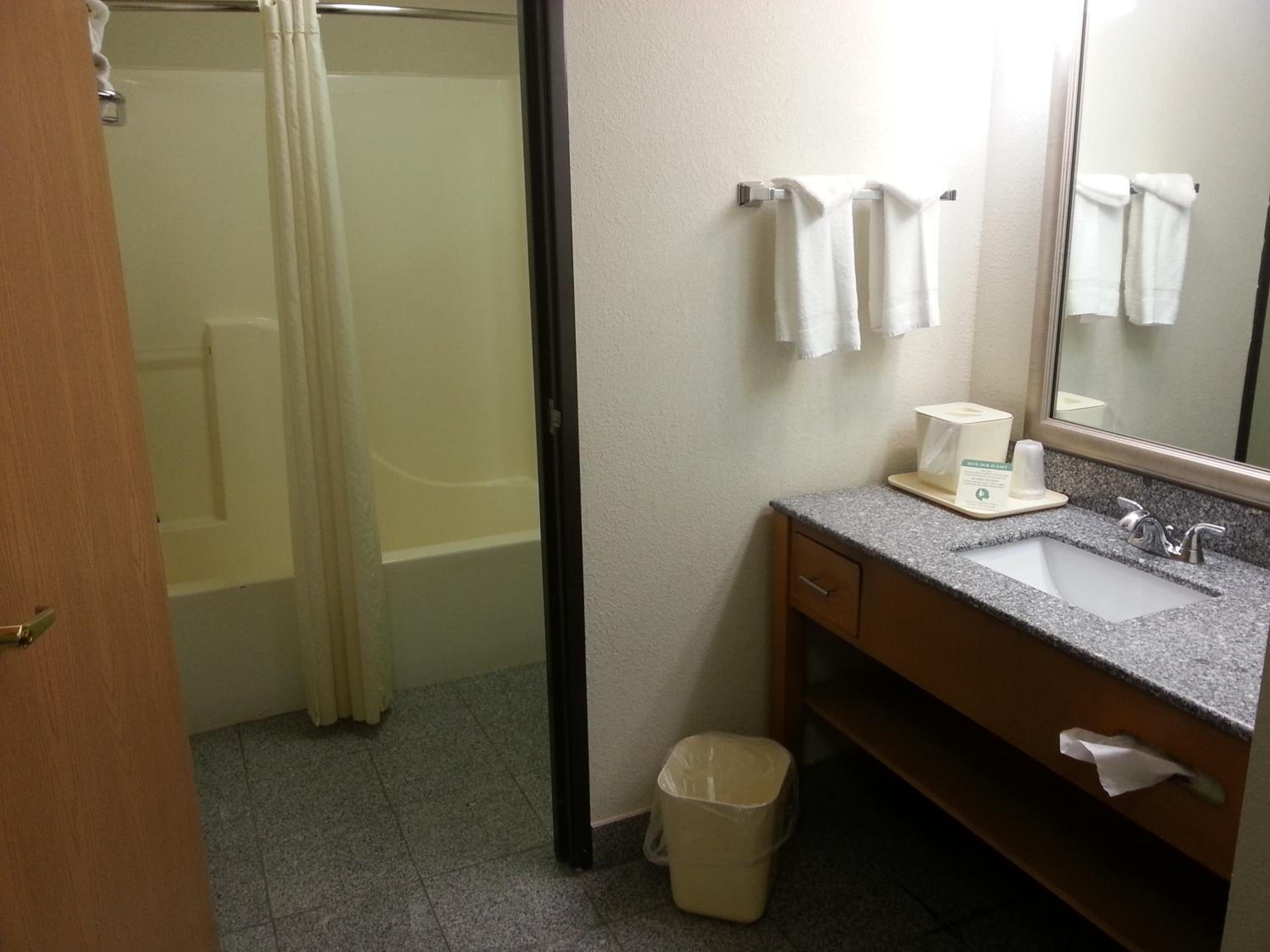 King Room With Hot Tub - Non-Smoking photo 2