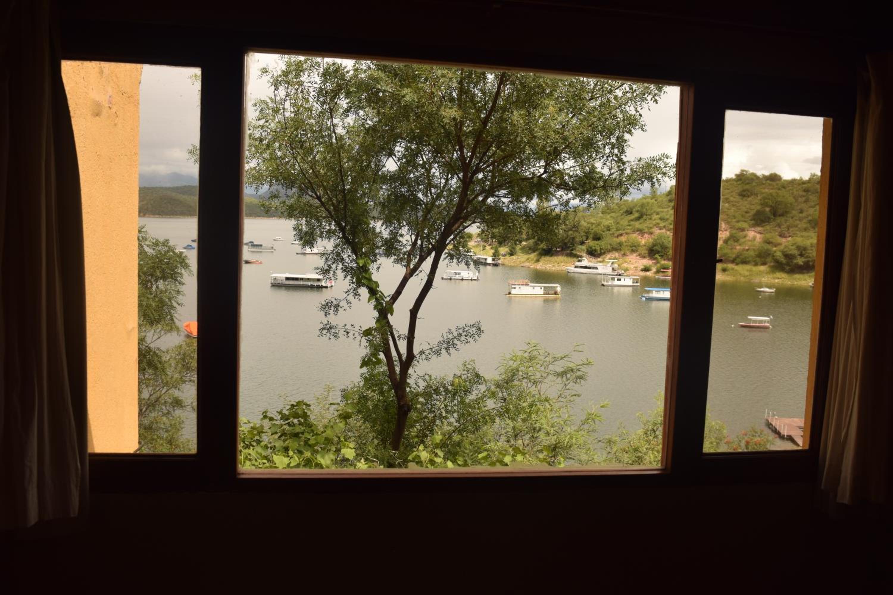 Double or Twin Room with Lake View photo 2