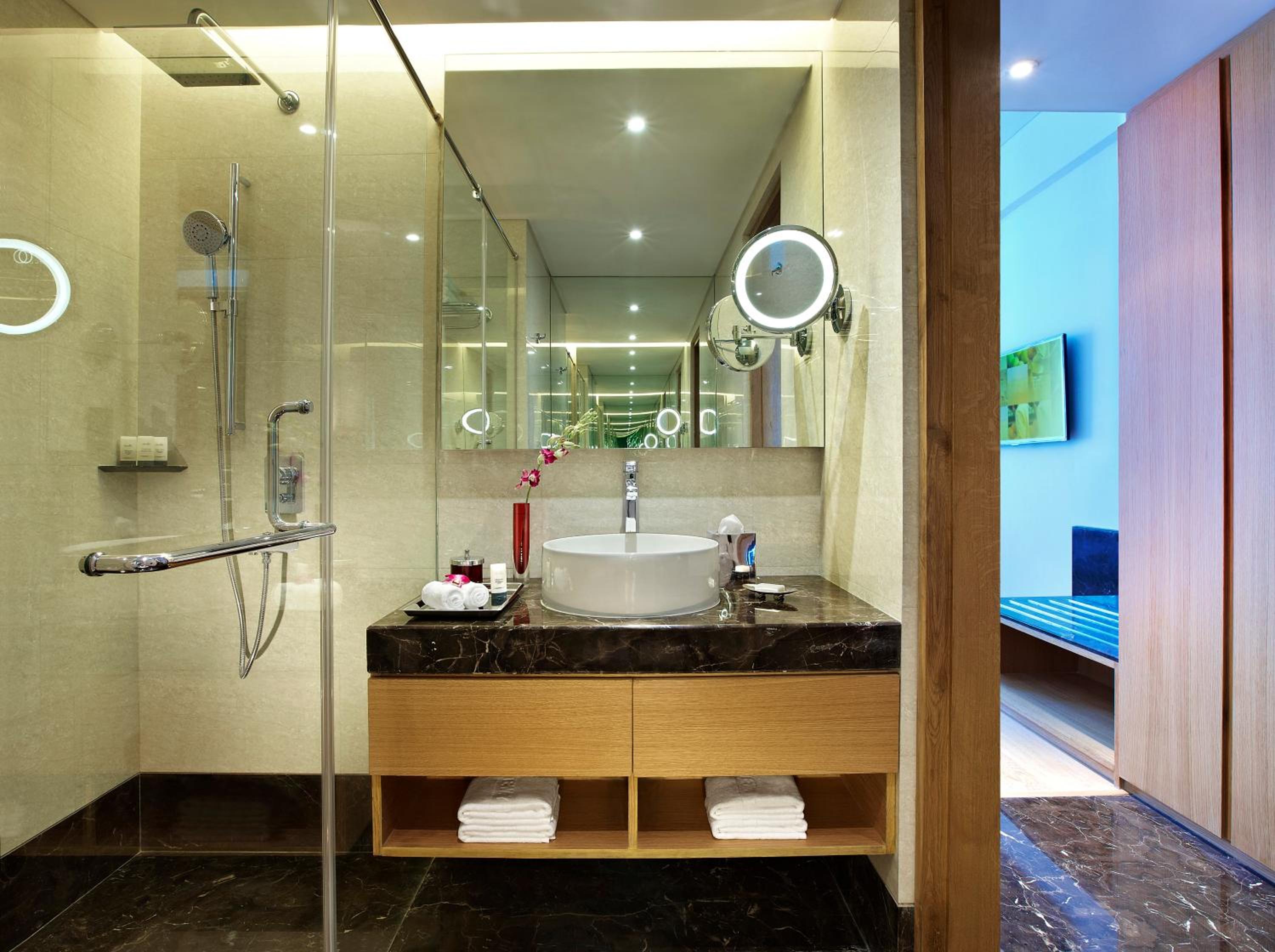 Executive Suite Pool View  photo 3