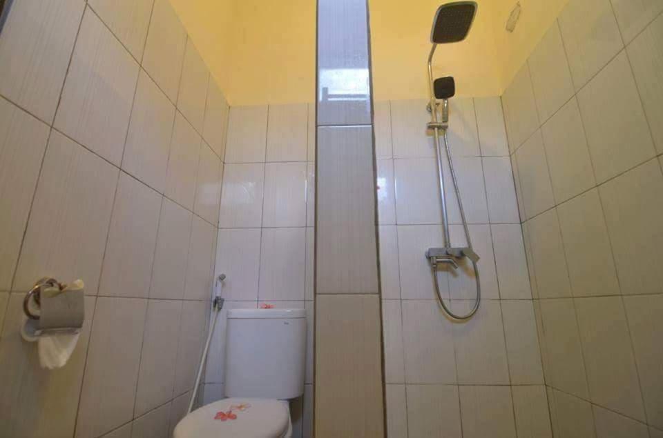 Standard Double Room - Photo 8