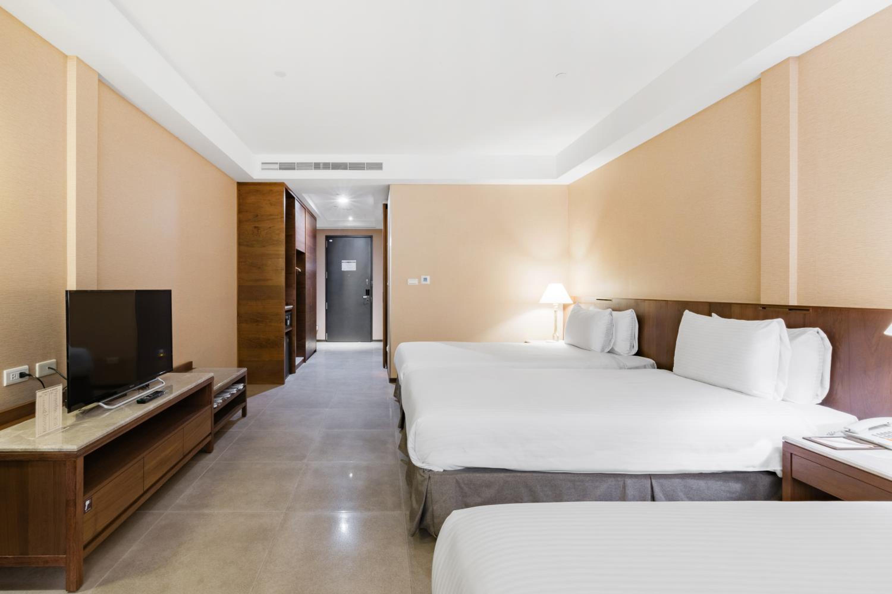 Family Room - Resort Area - Photo 10