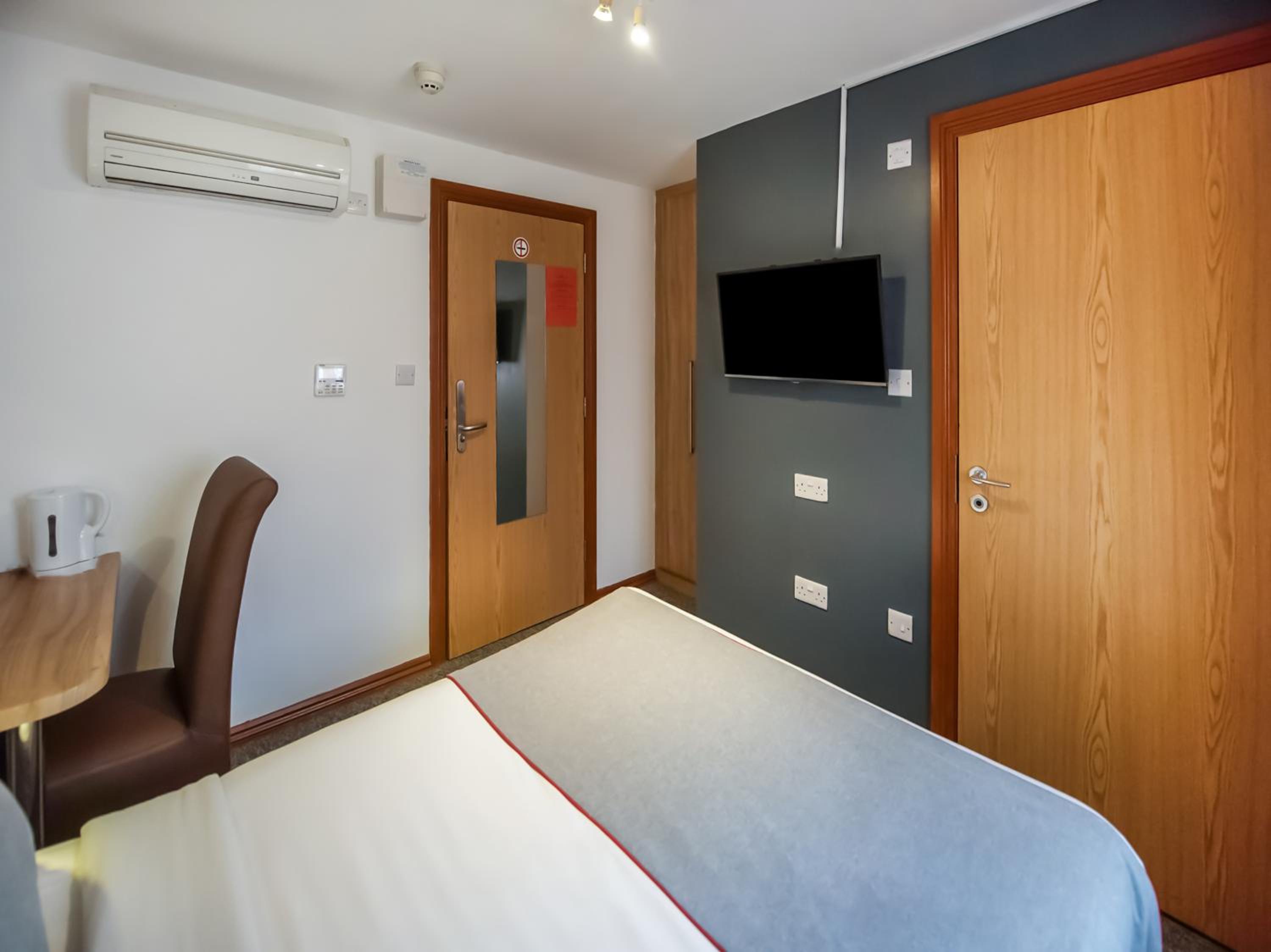 Standard Double Room - Photo 2