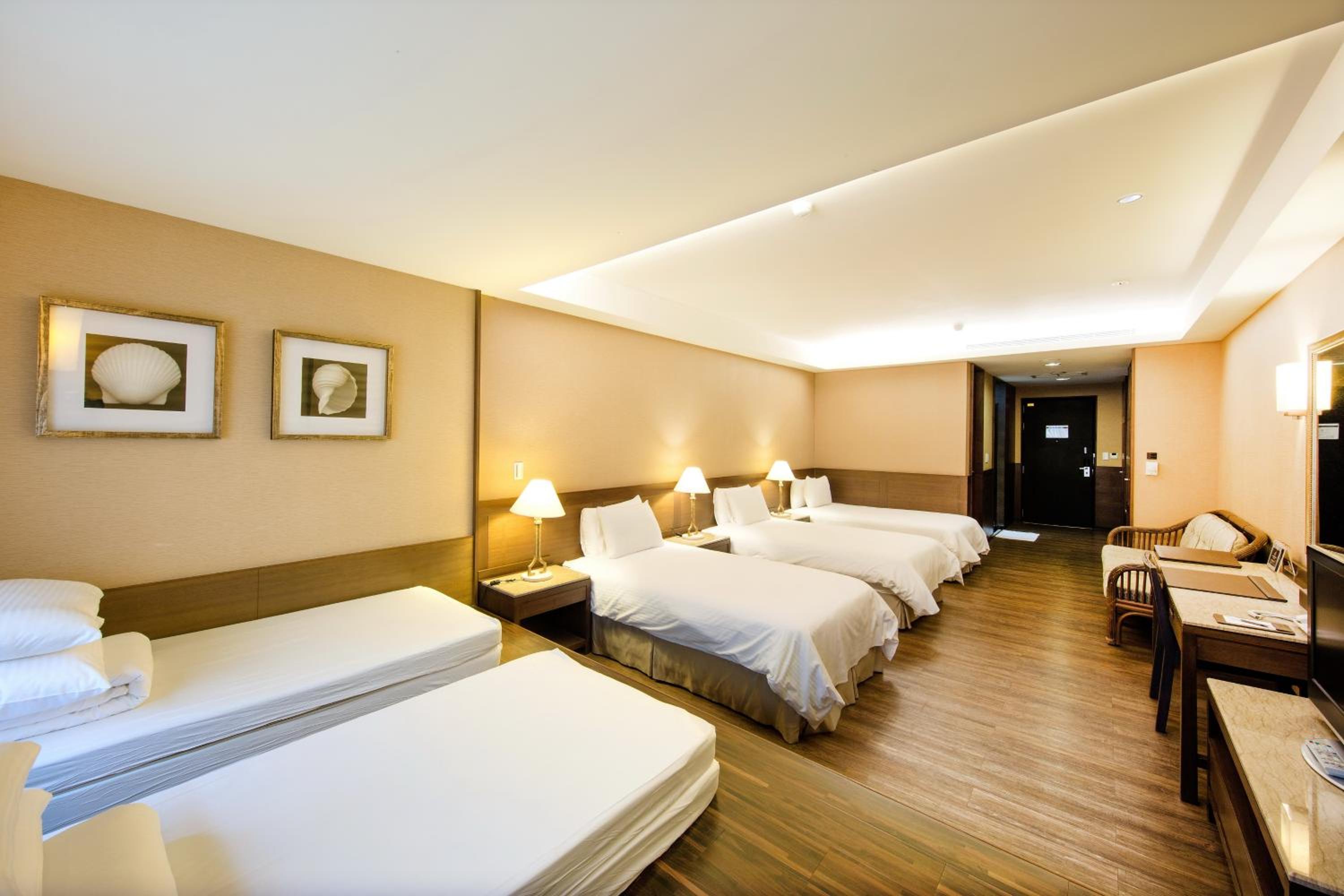 Family Room - Resort Area - Photo 4