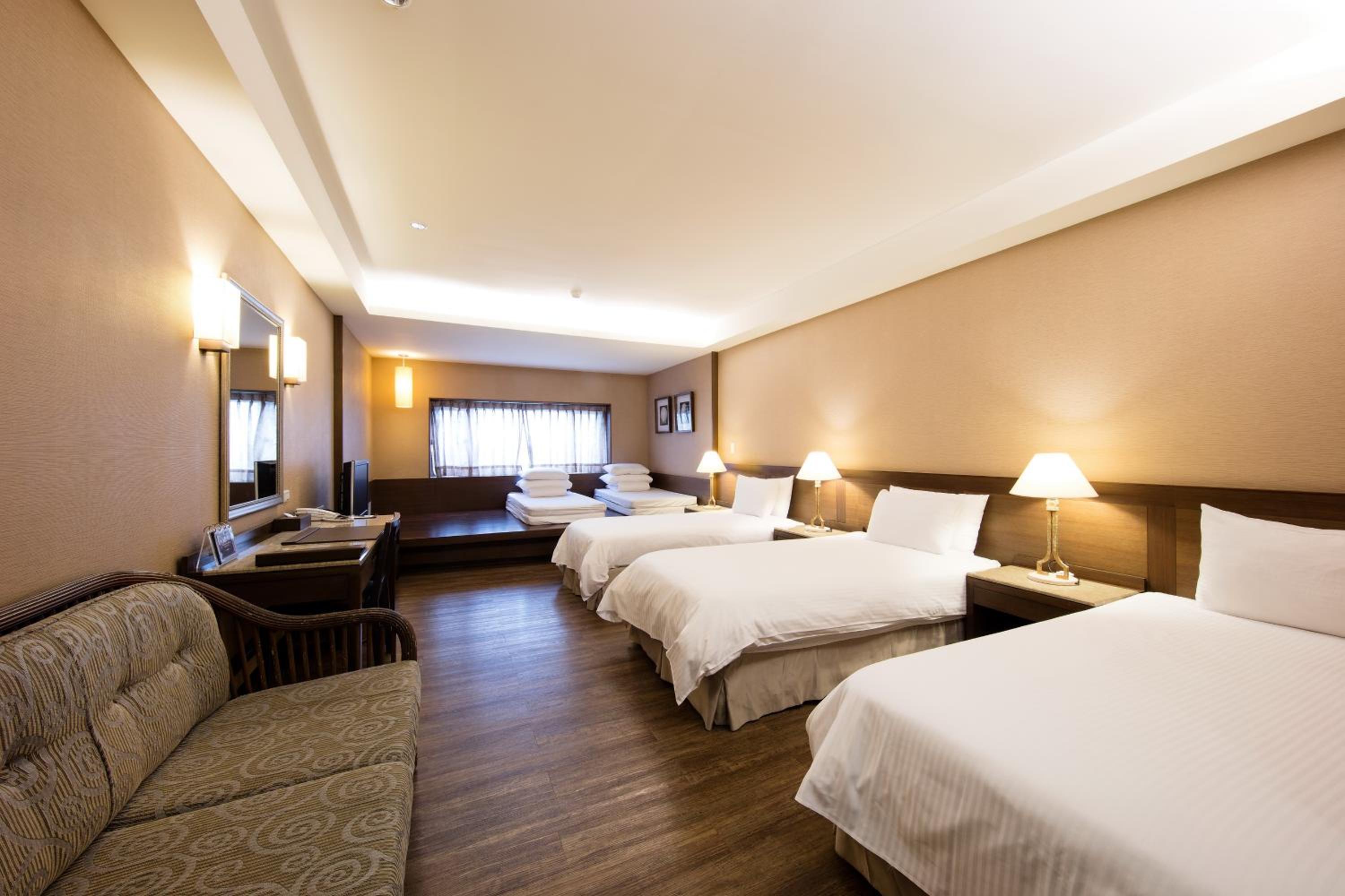 Family Room - Resort Area - Photo 2